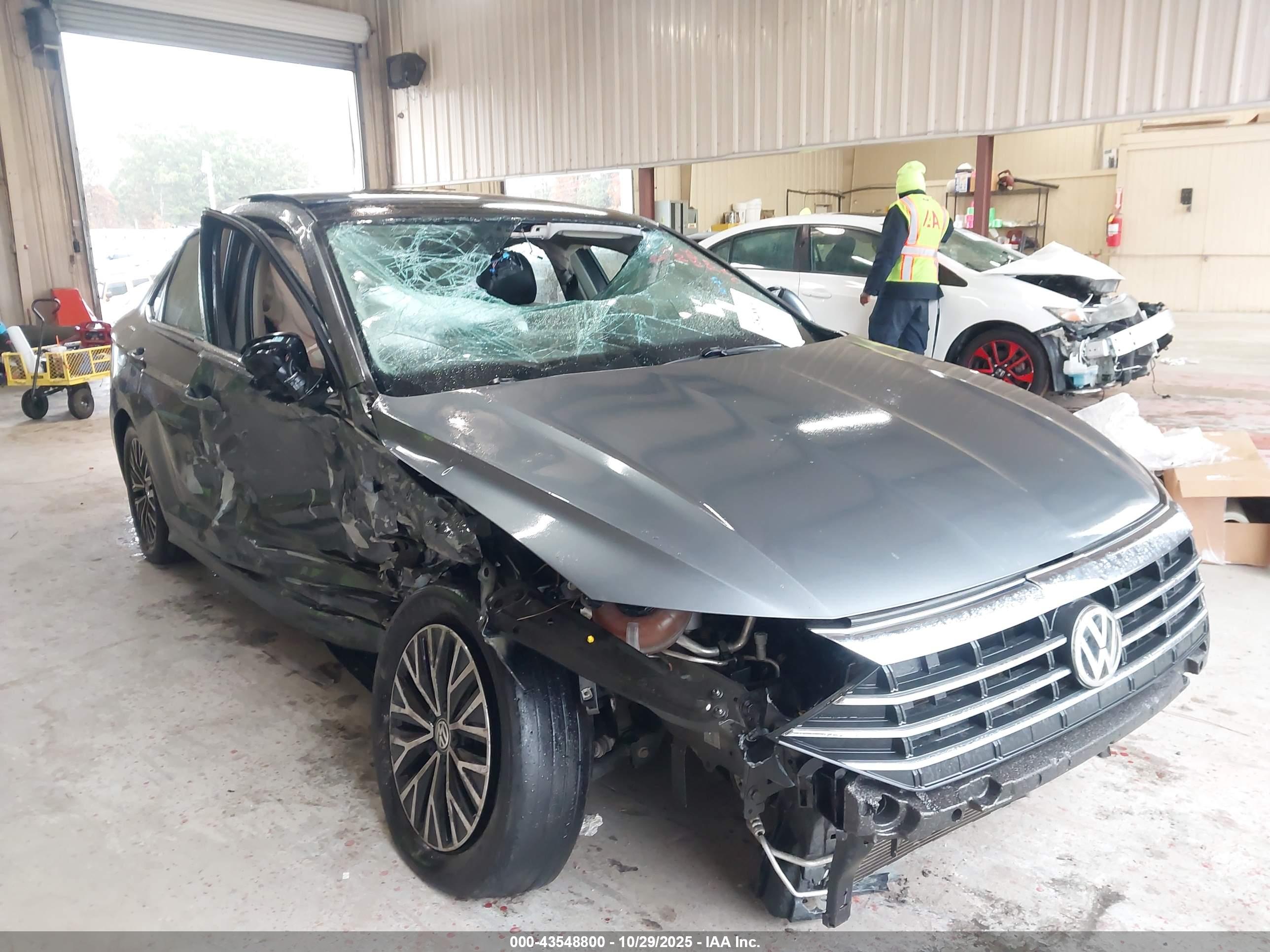 VOLKSWAGEN JETTA image 6