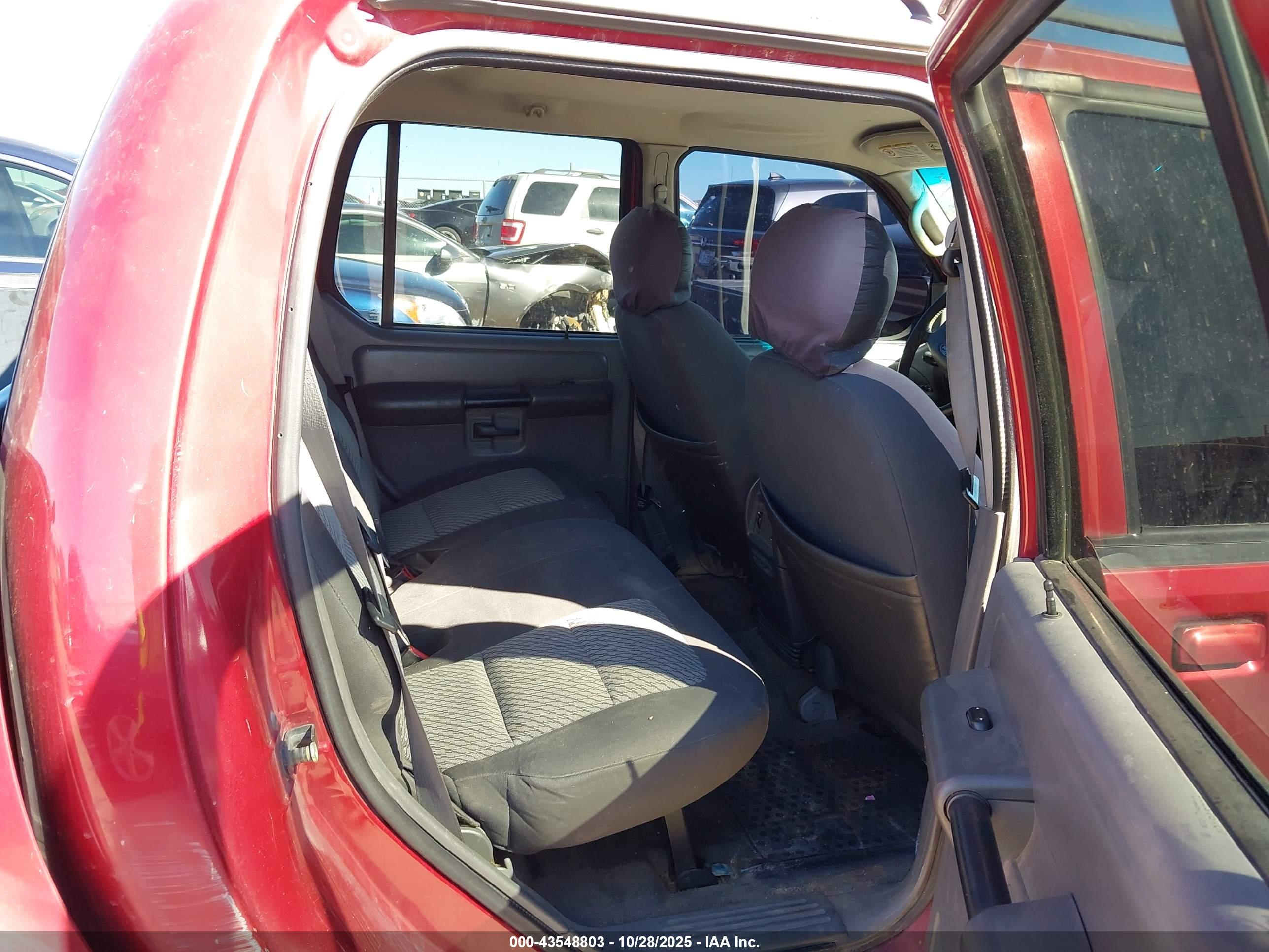 FORD EXPLORER image 8
