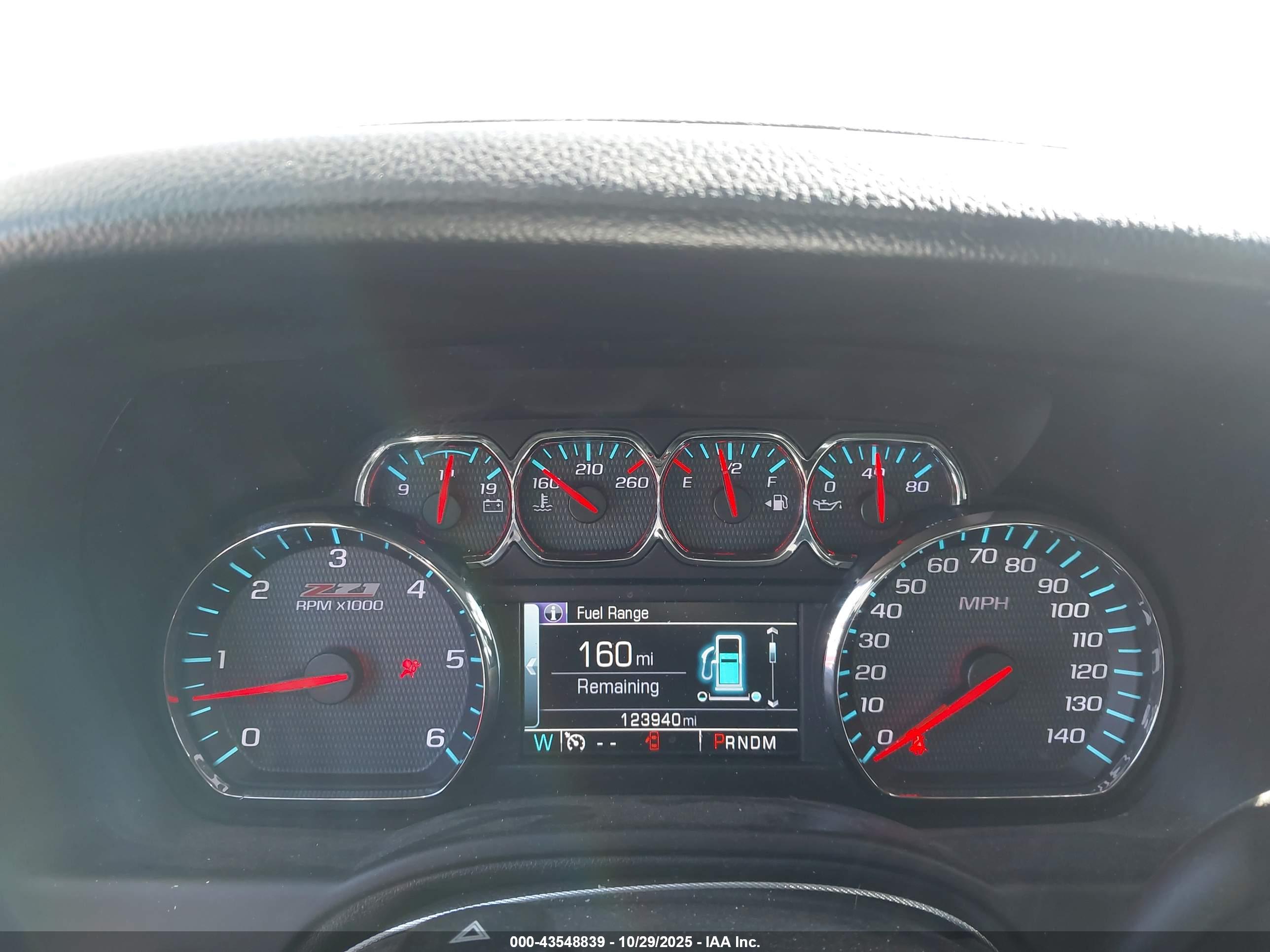 CHEVROLET SUBURBAN image 7