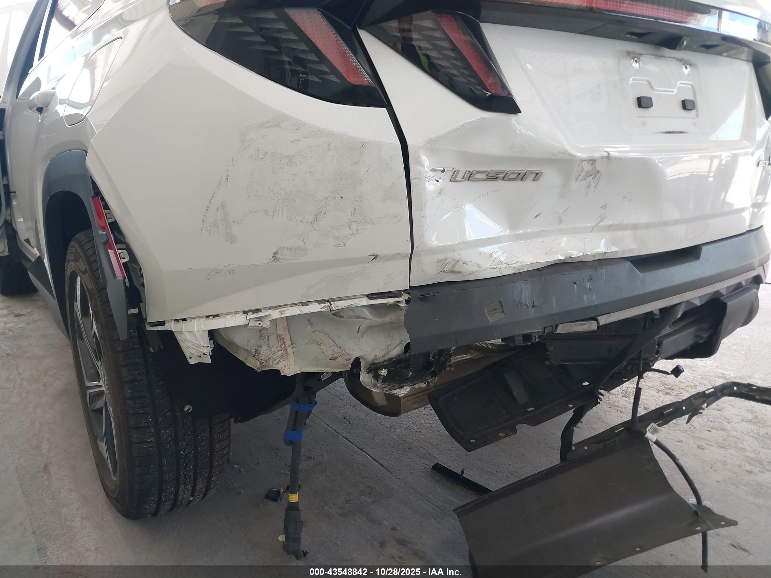 HYUNDAI TUCSON image 6