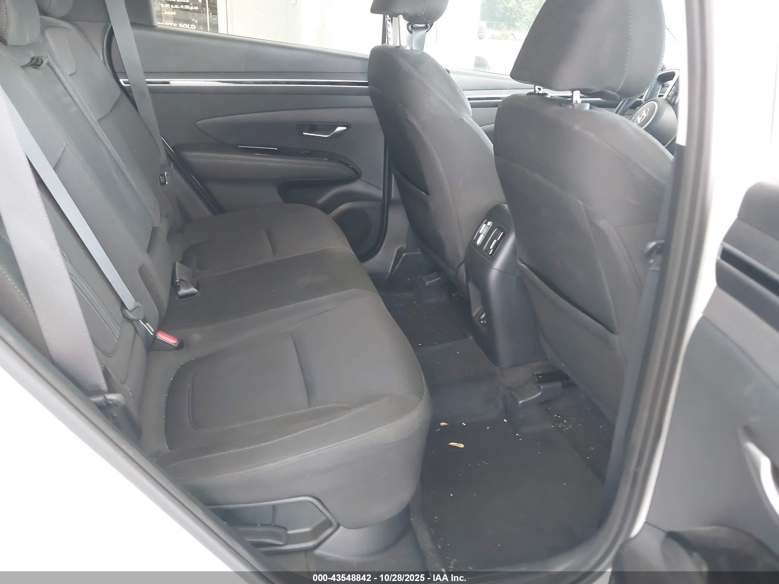 HYUNDAI TUCSON image 8