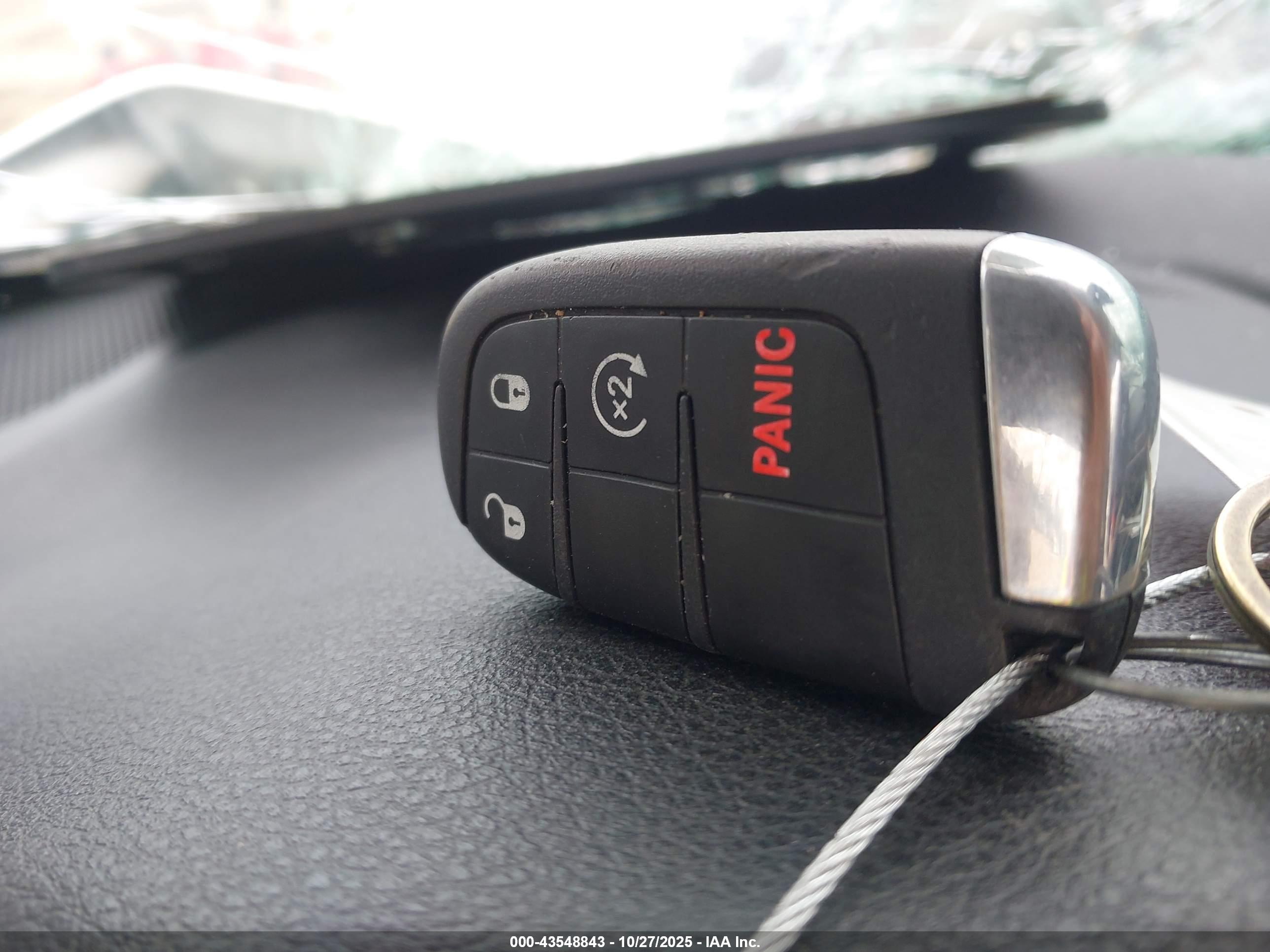 JEEP RENEGADE image 11