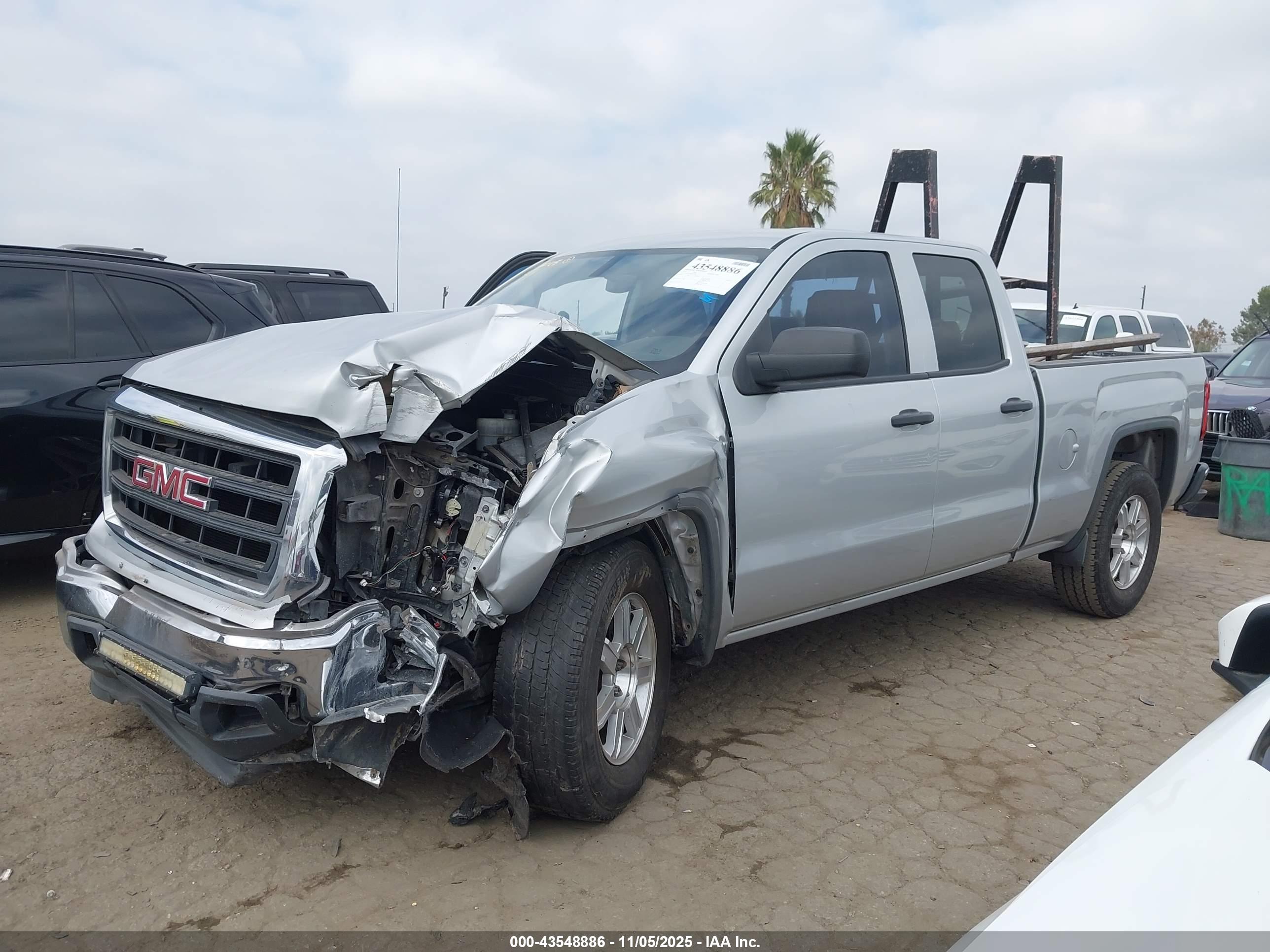 GMC SIERRA image 2