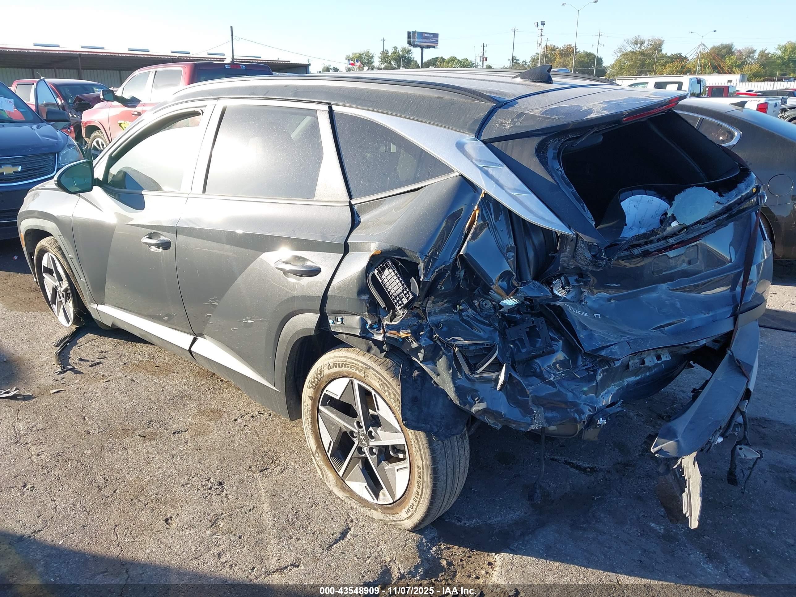 HYUNDAI TUCSON image 3