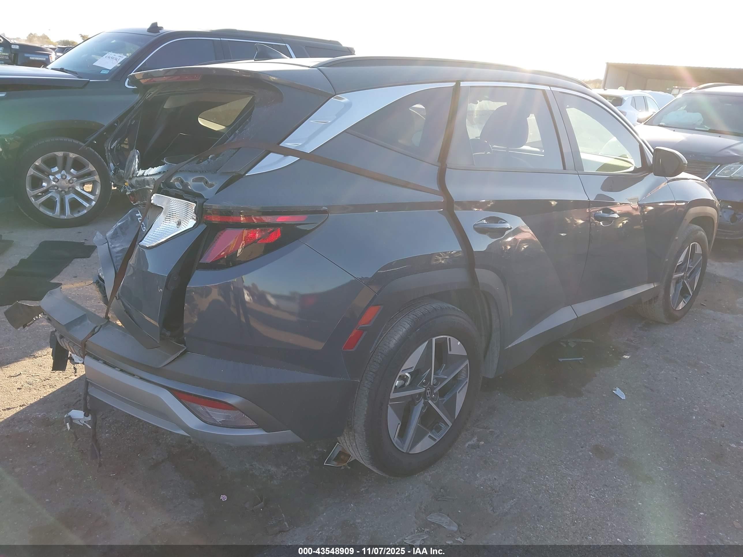 HYUNDAI TUCSON image 4
