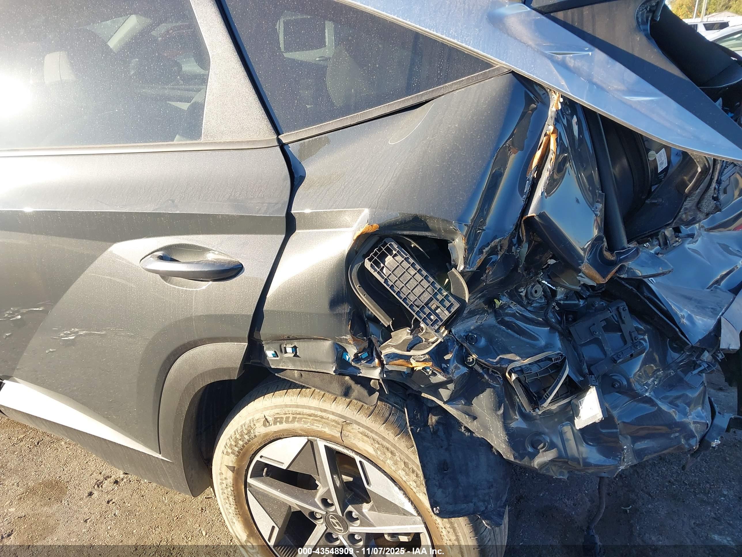 HYUNDAI TUCSON image 6