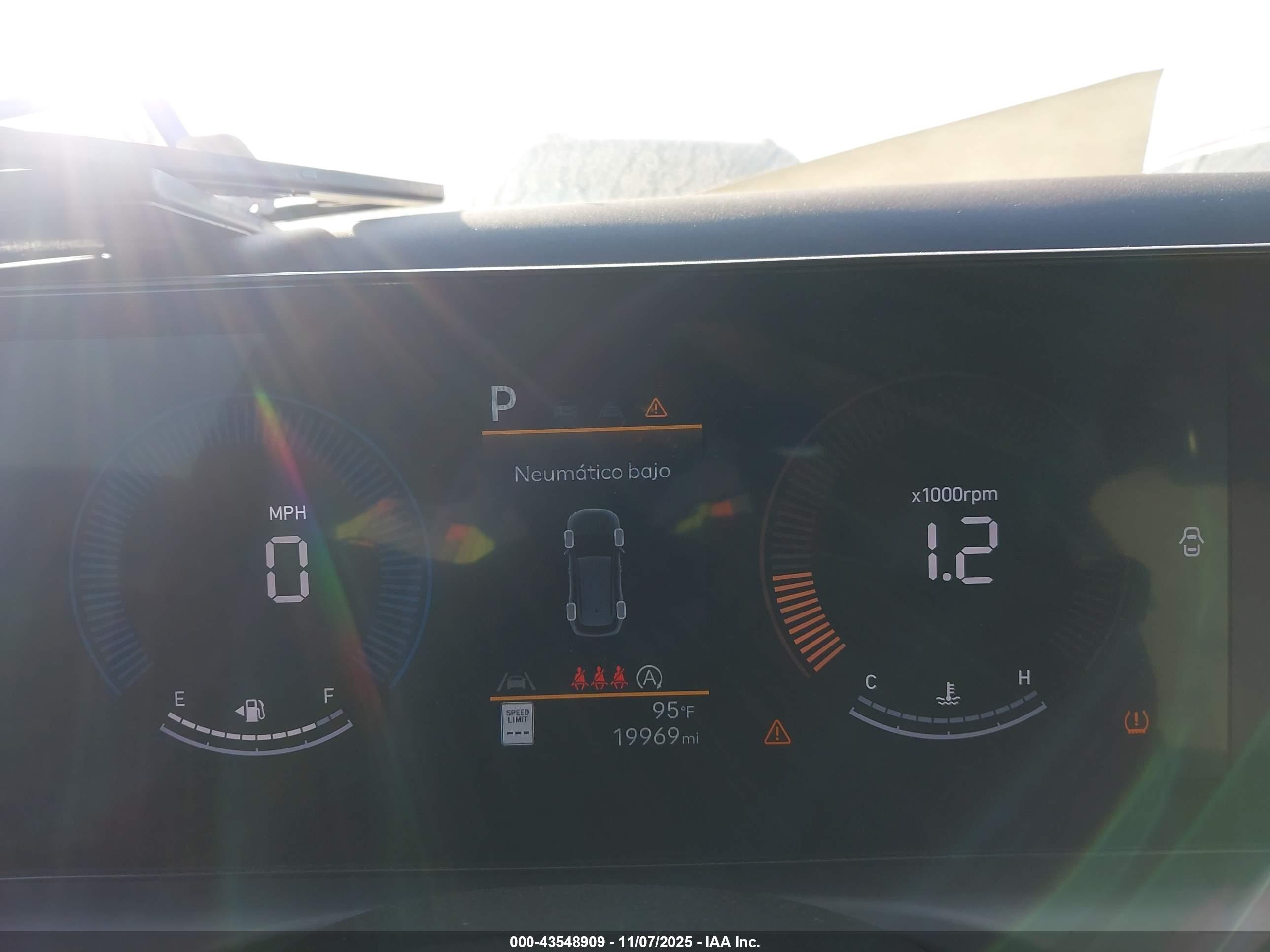 HYUNDAI TUCSON image 7
