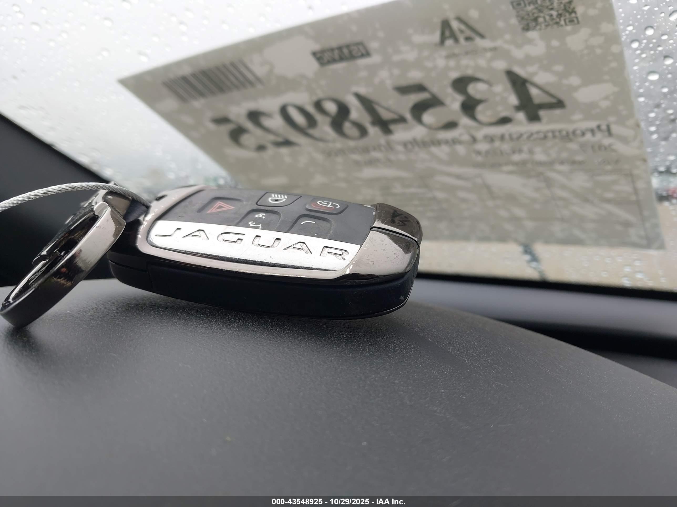 JAGUAR F-PACE image 11