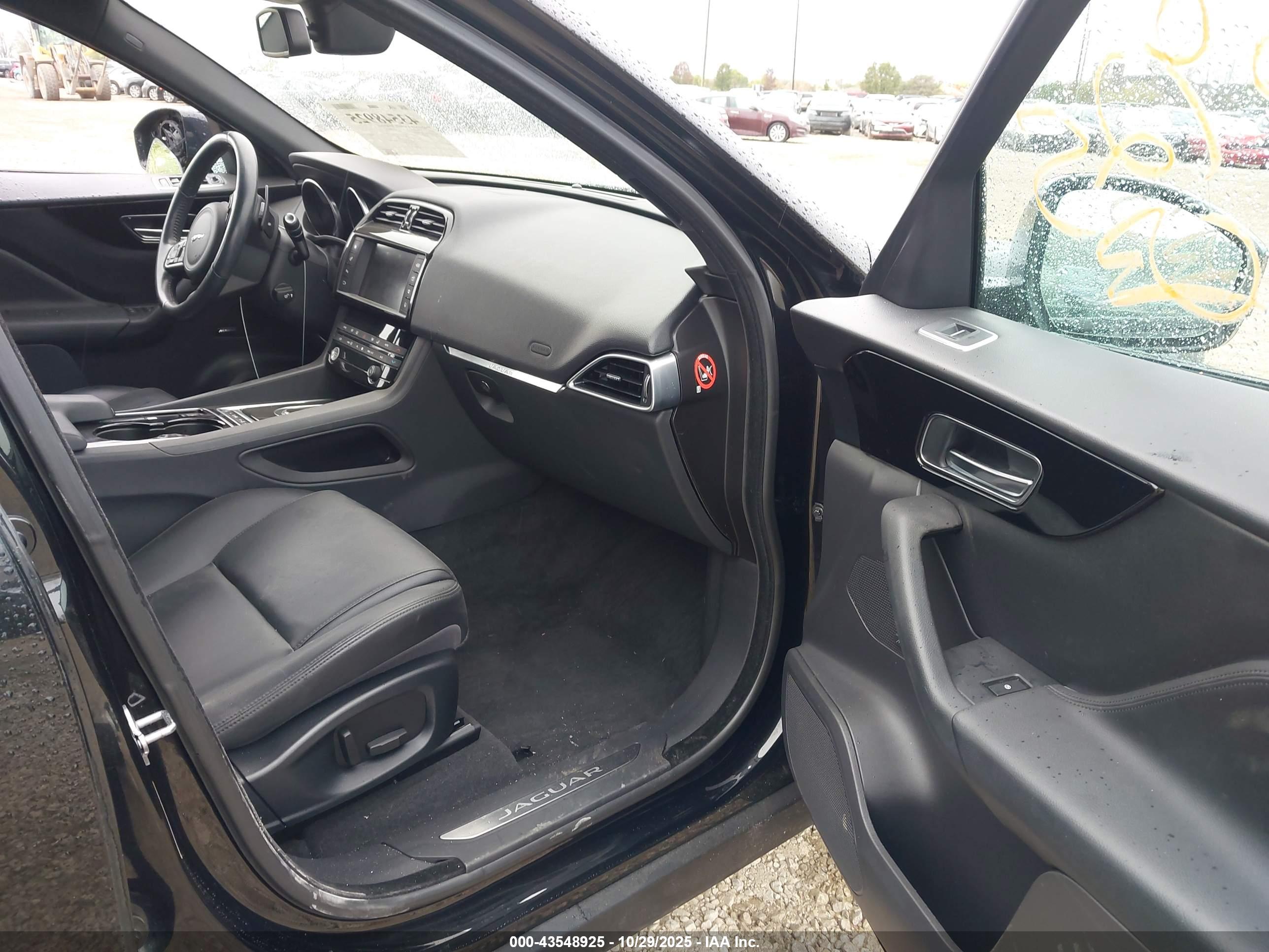 JAGUAR F-PACE image 5