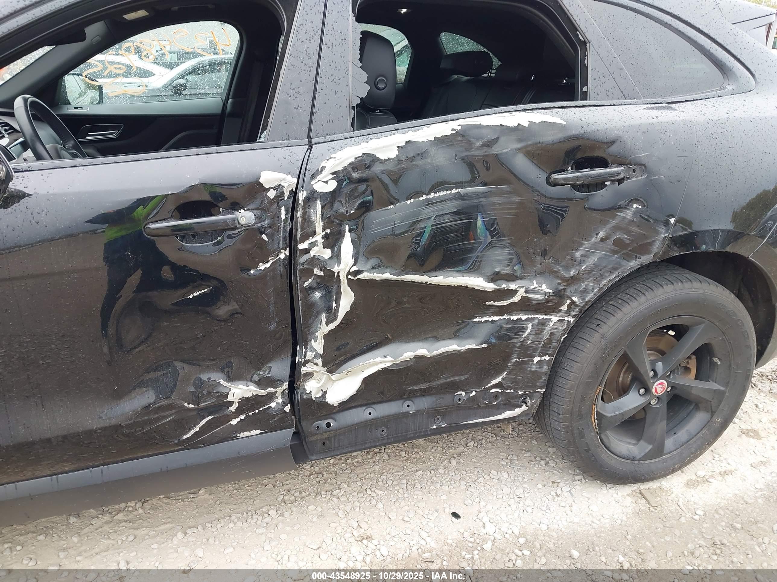 JAGUAR F-PACE image 6