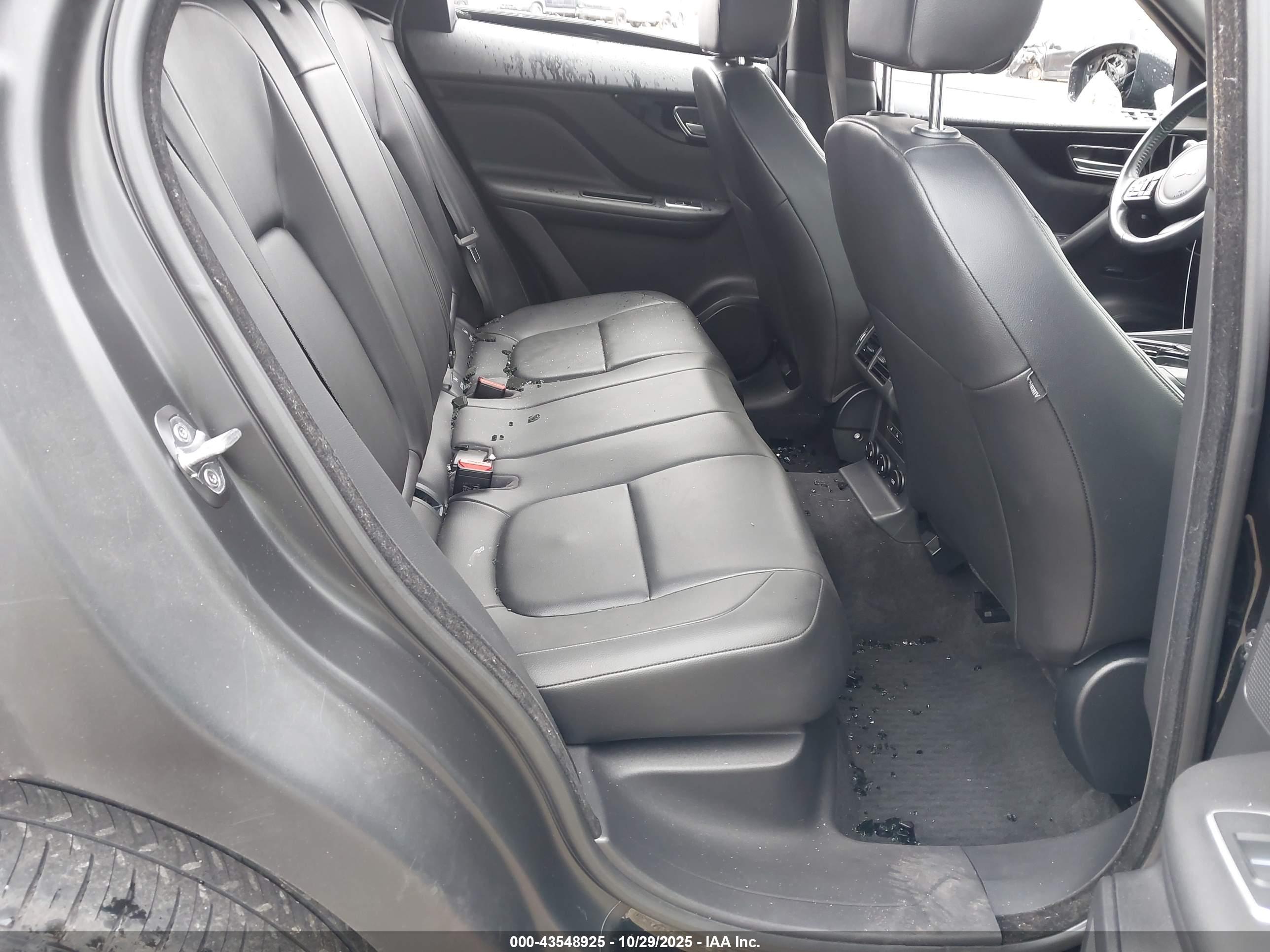 JAGUAR F-PACE image 8