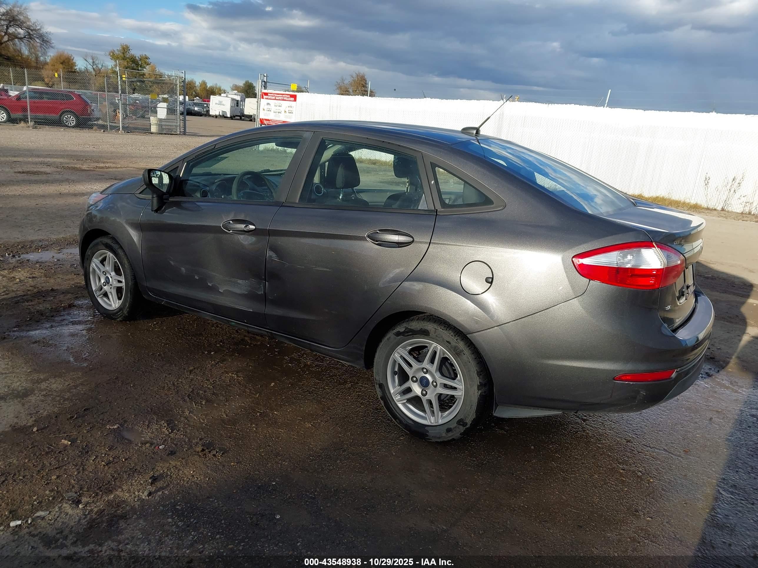 FORD FIESTA image 3