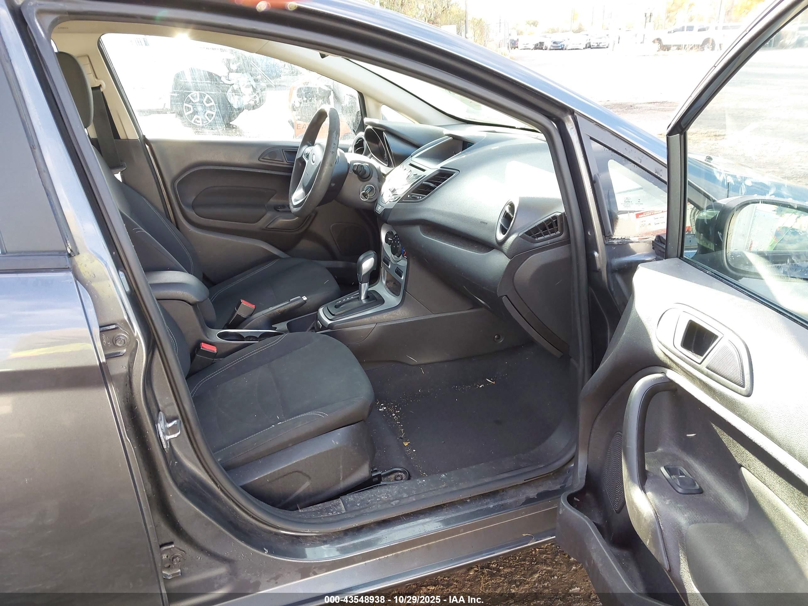 FORD FIESTA image 5