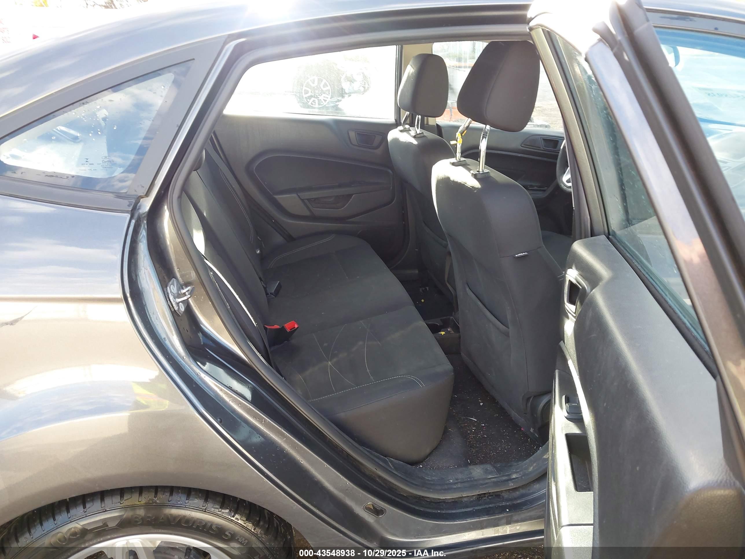 FORD FIESTA image 8