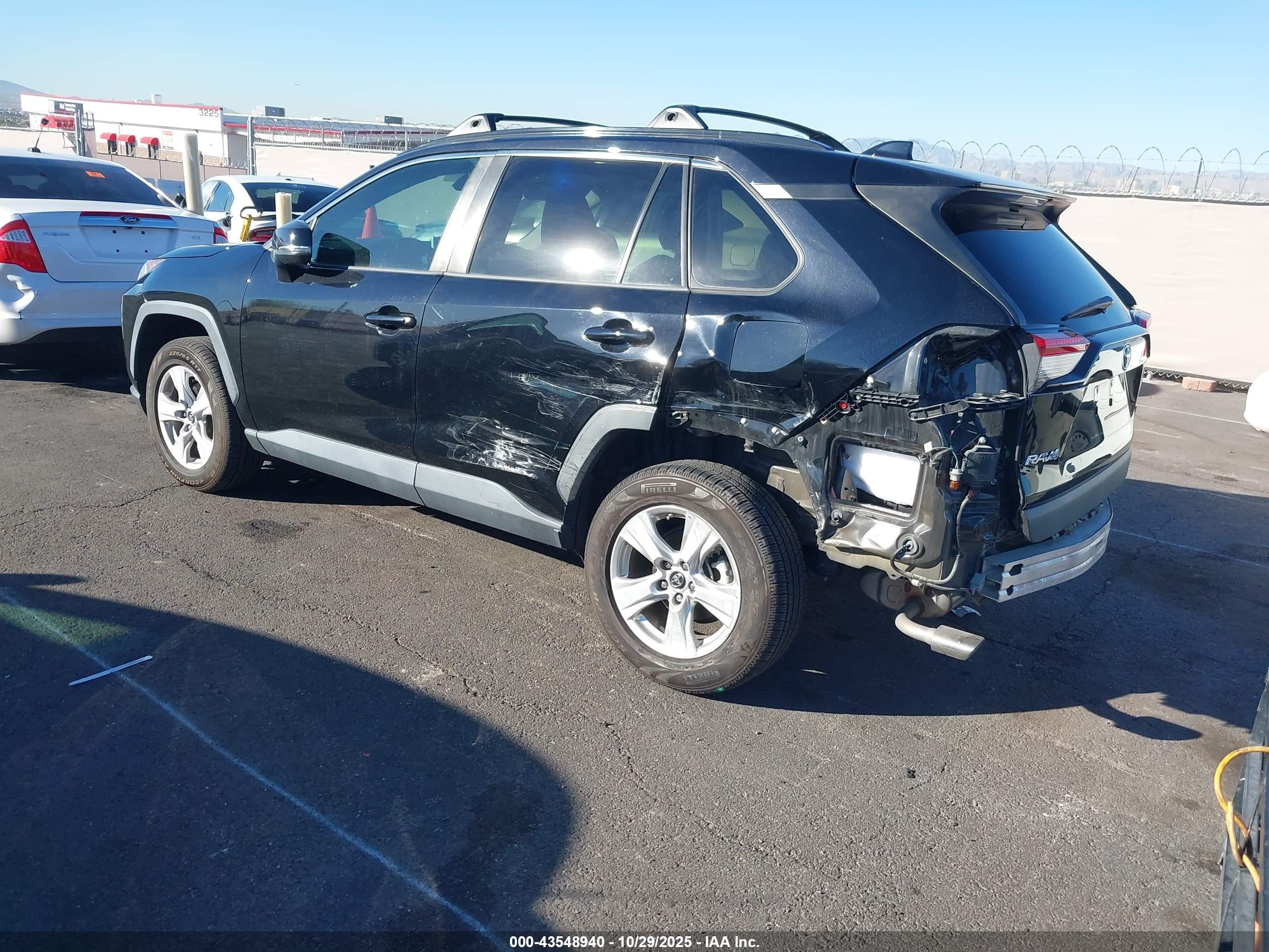 TOYOTA RAV4 image 3