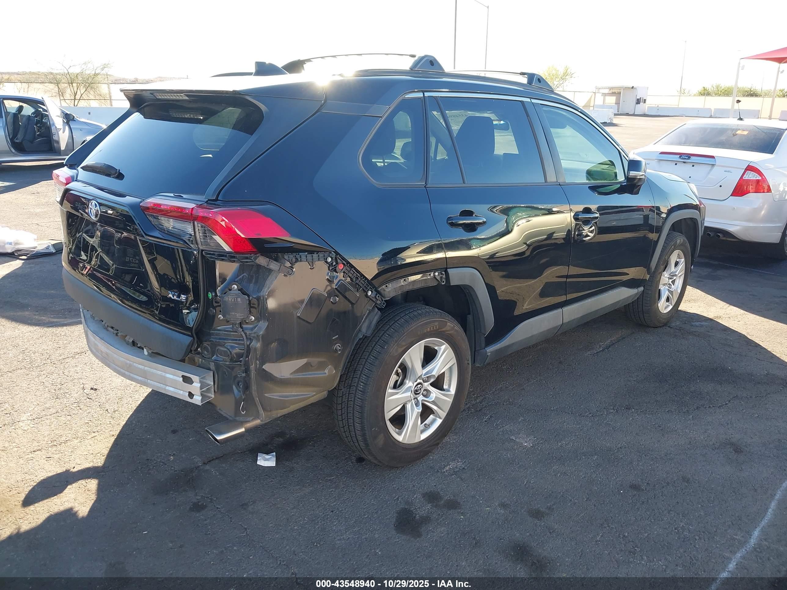 TOYOTA RAV4 image 4