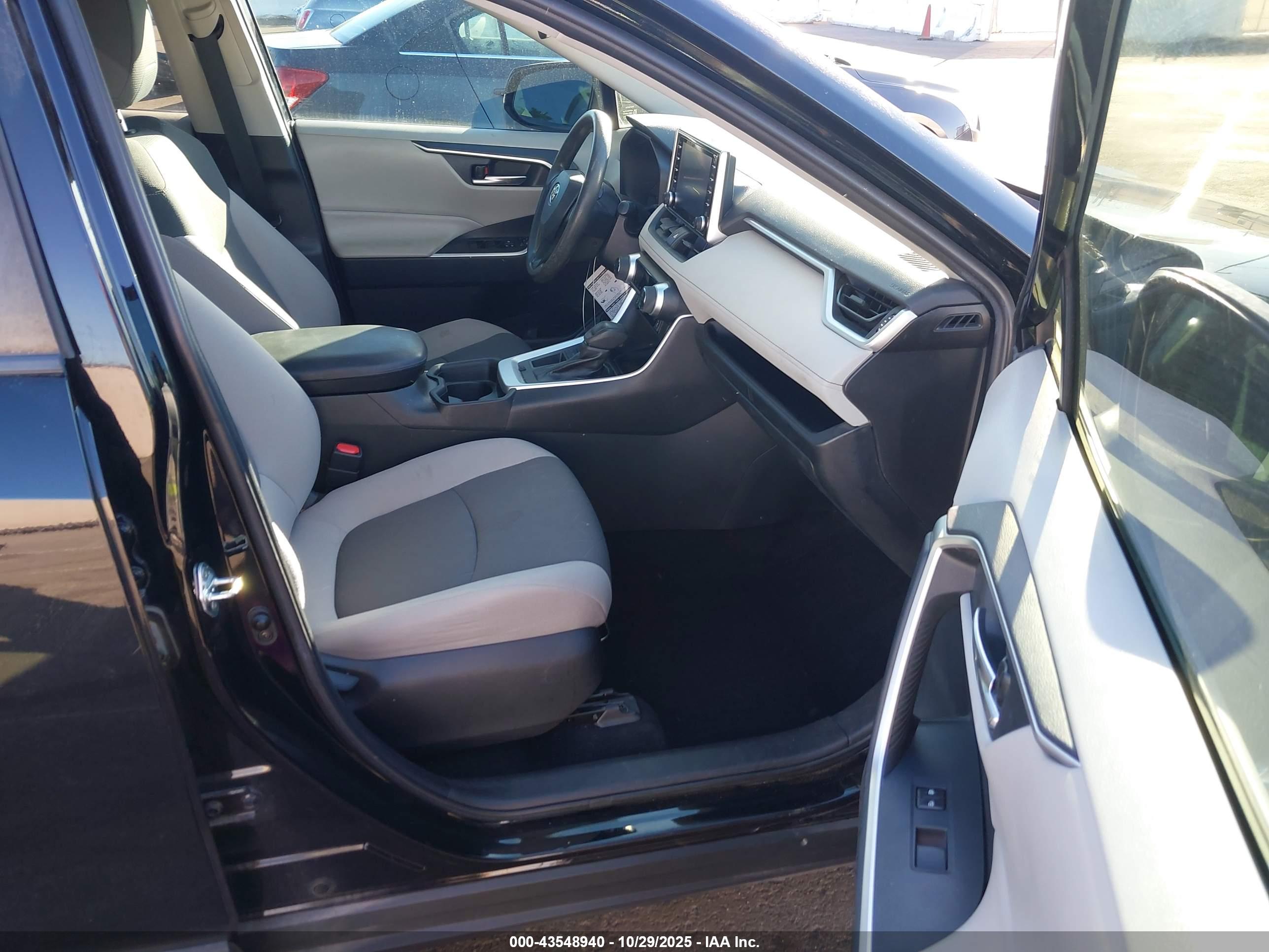 TOYOTA RAV4 image 5