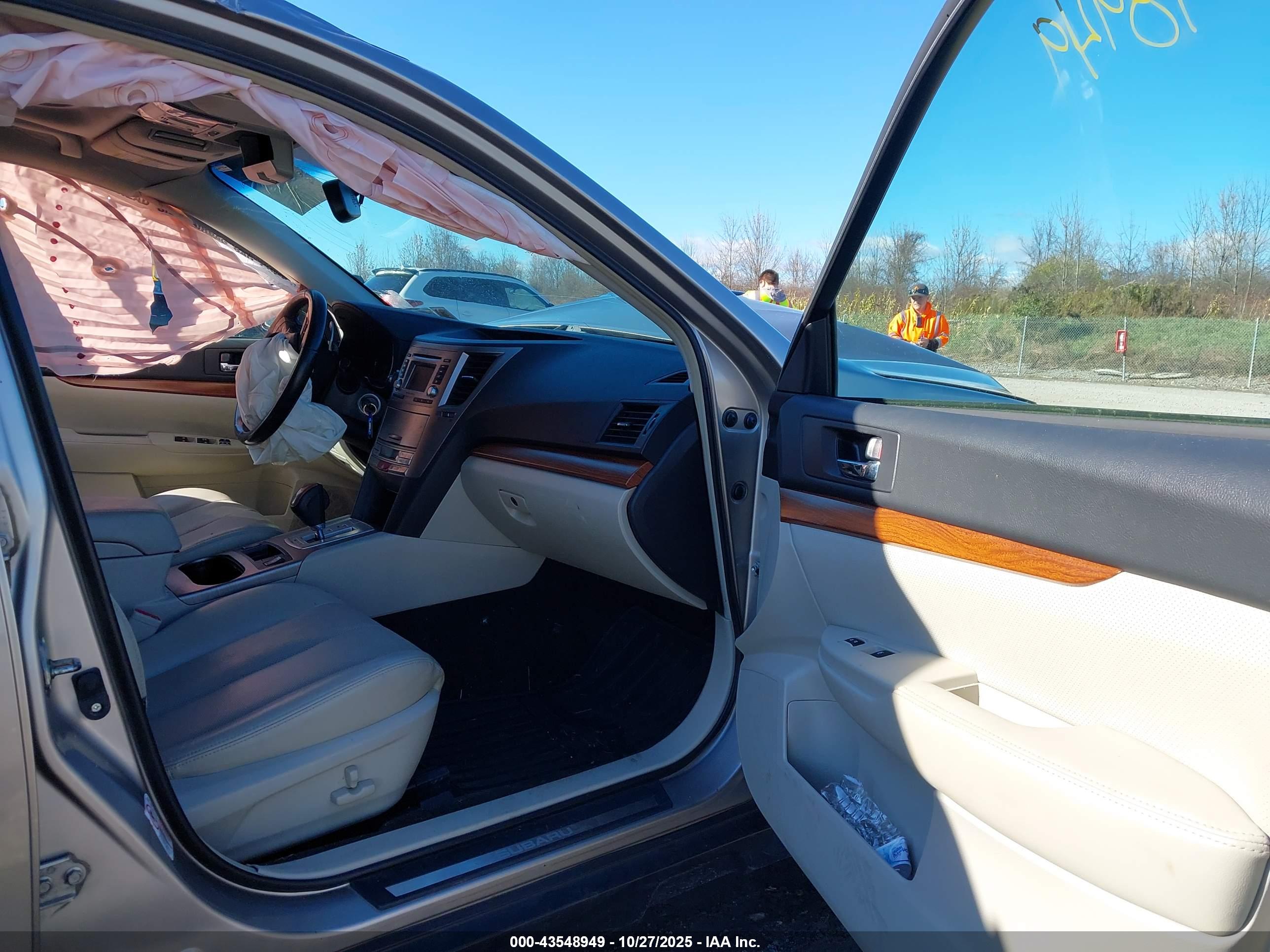 SUBARU OUTBACK image 5