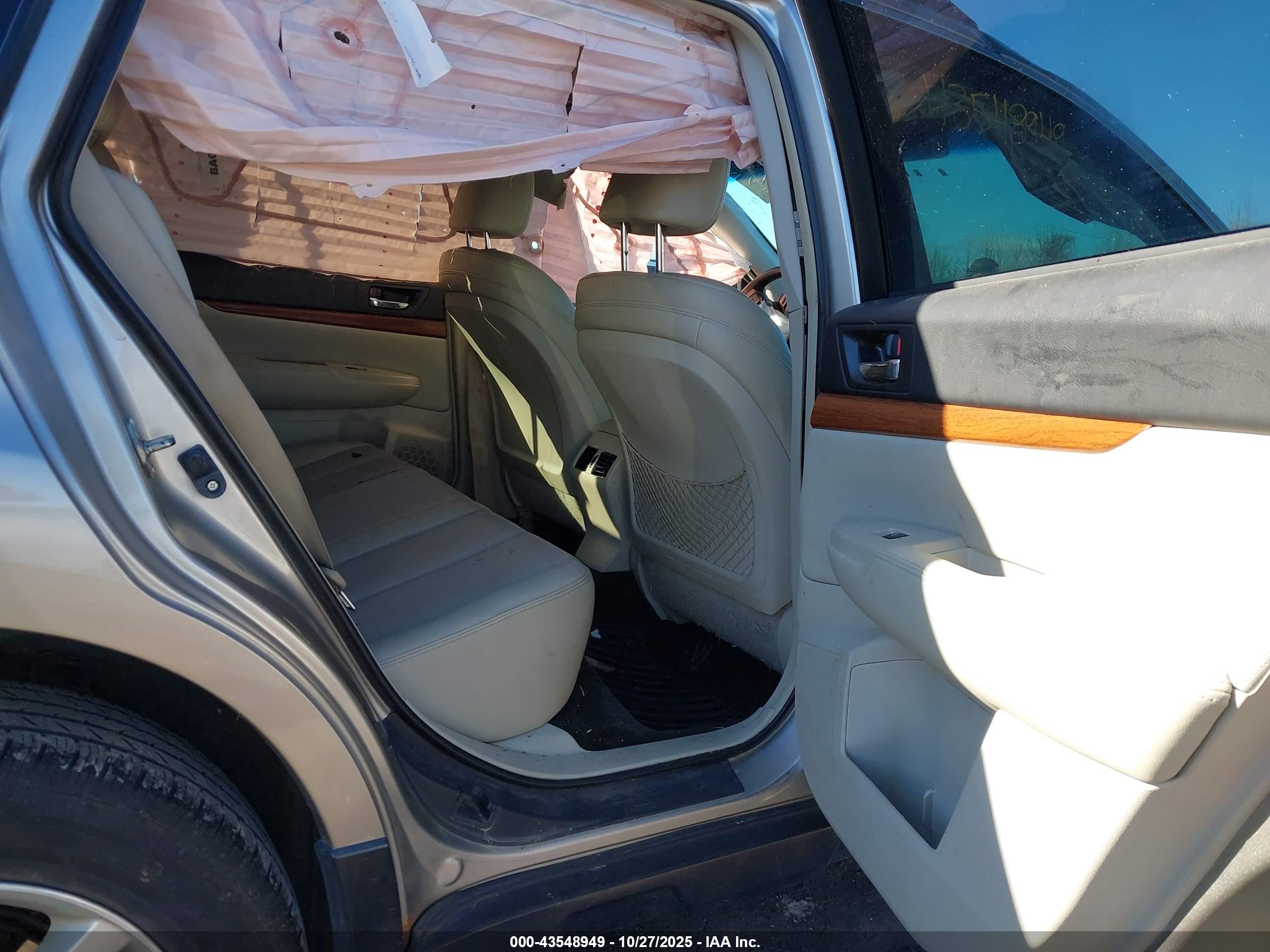 SUBARU OUTBACK image 8