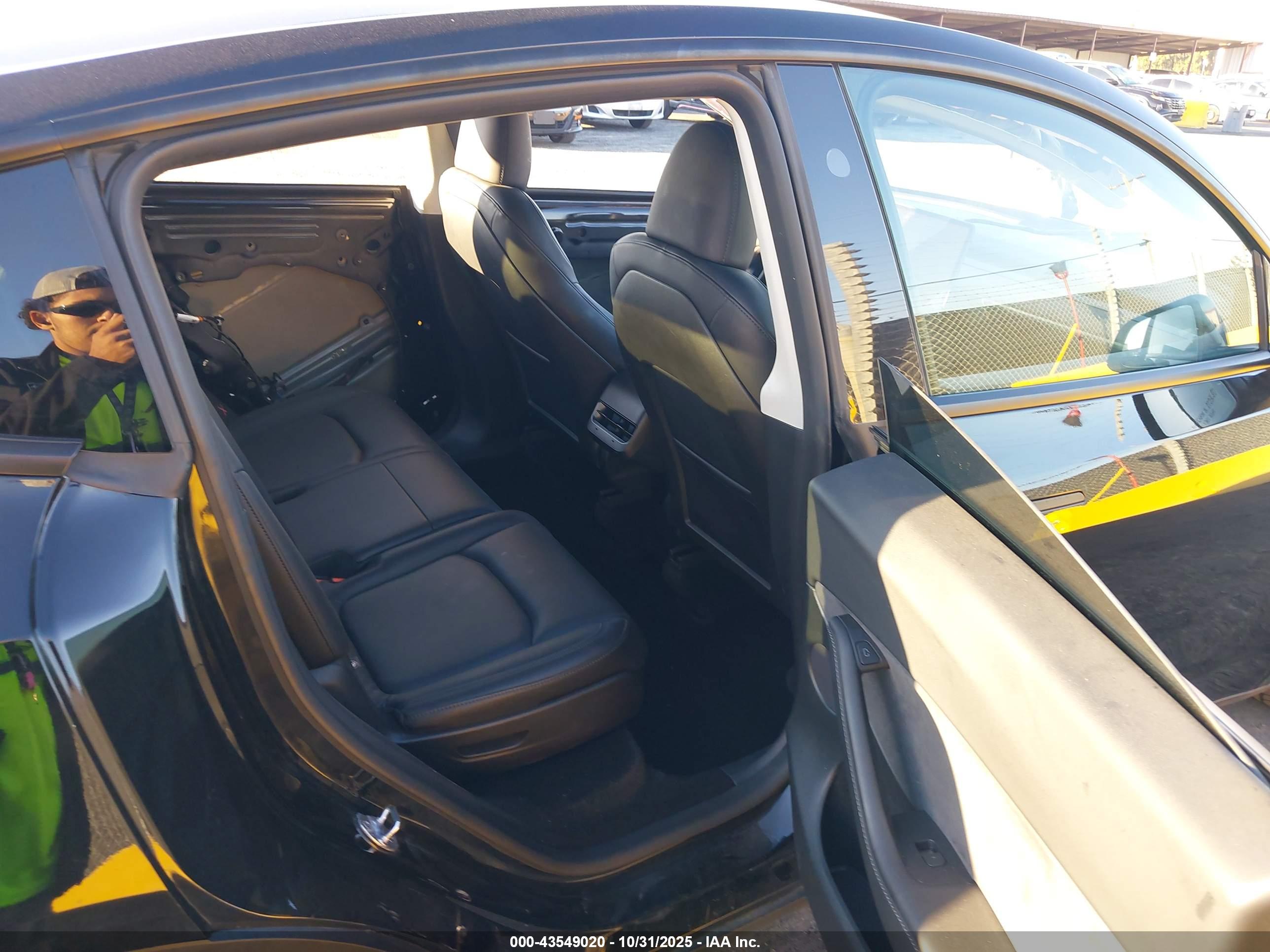 TESLA MODEL image 8