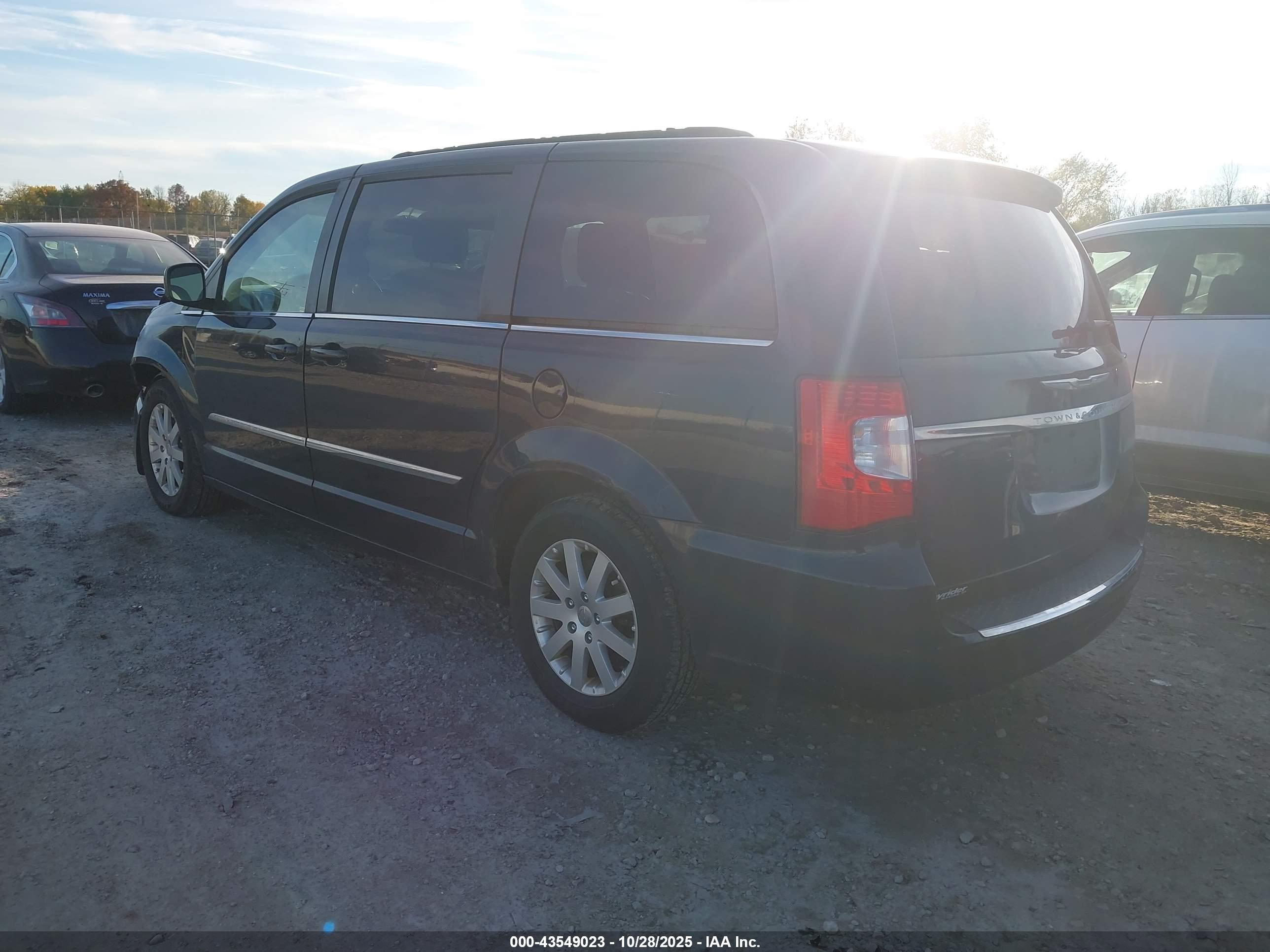 CHRYSLER TOWN image 3
