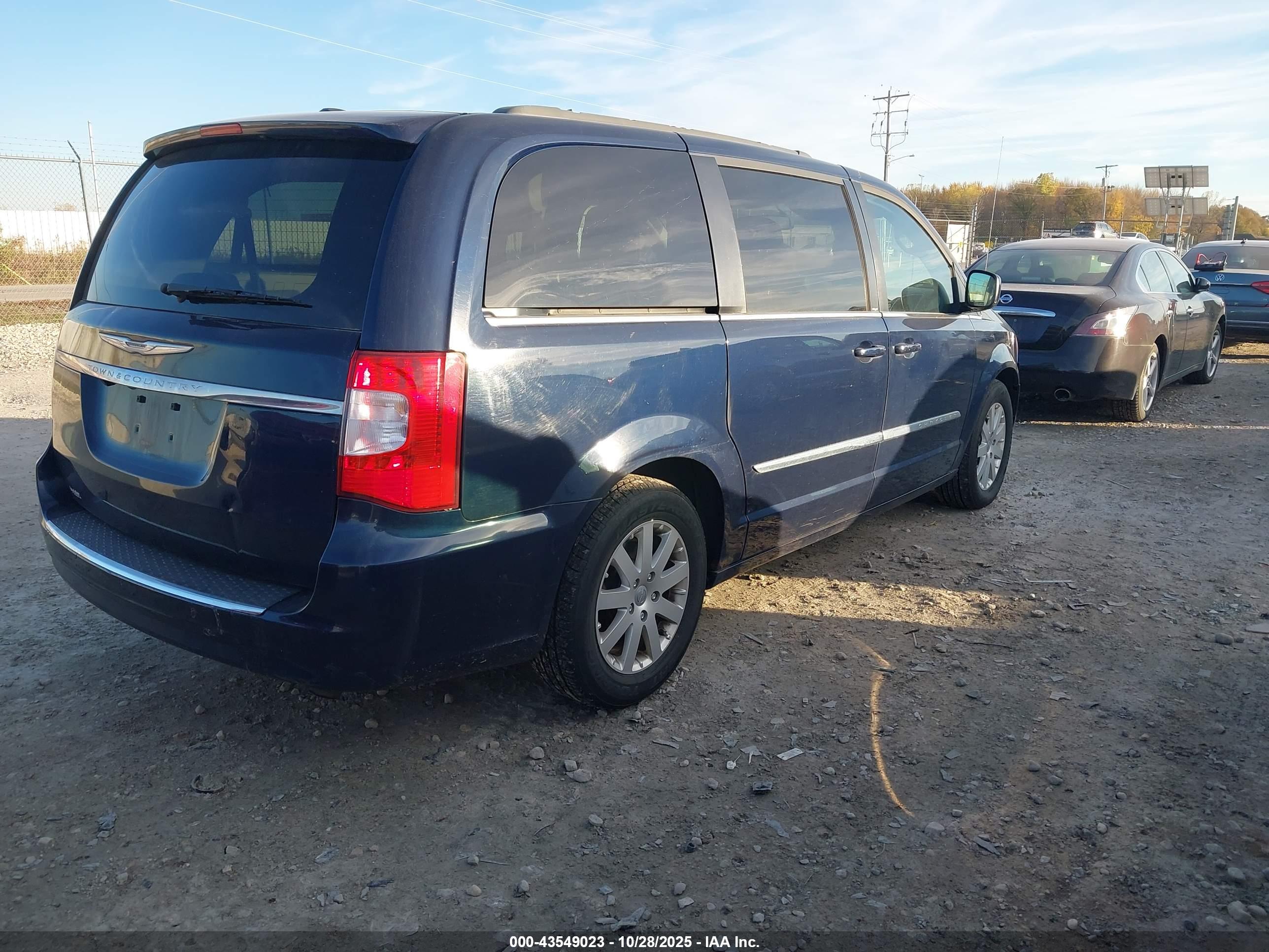 CHRYSLER TOWN image 4