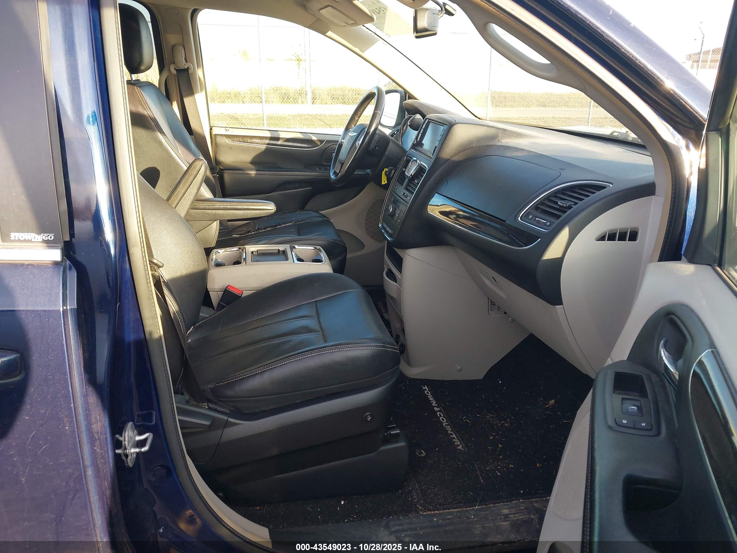 CHRYSLER TOWN image 5