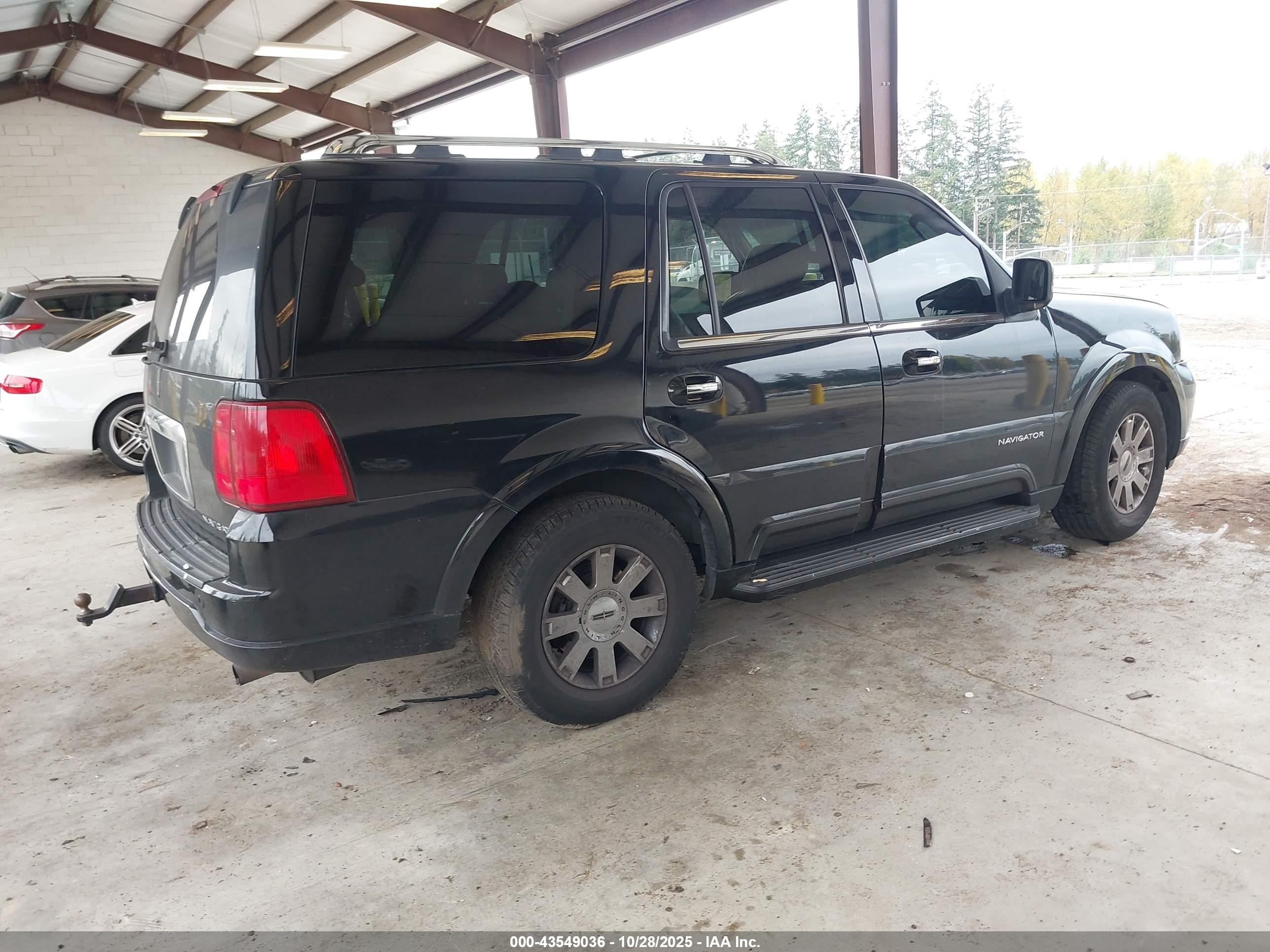 LINCOLN NAVIGATOR image 4