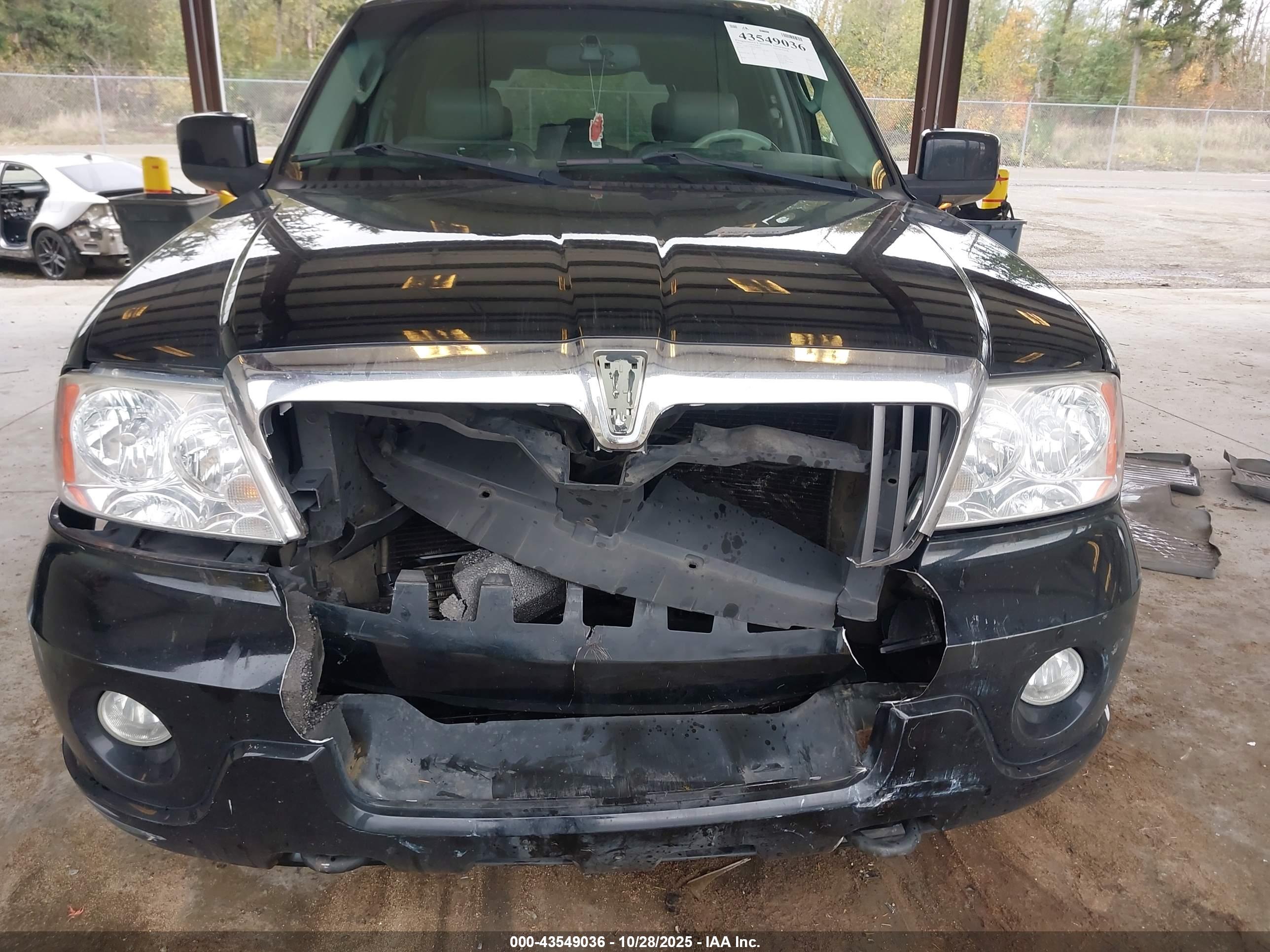 LINCOLN NAVIGATOR image 6