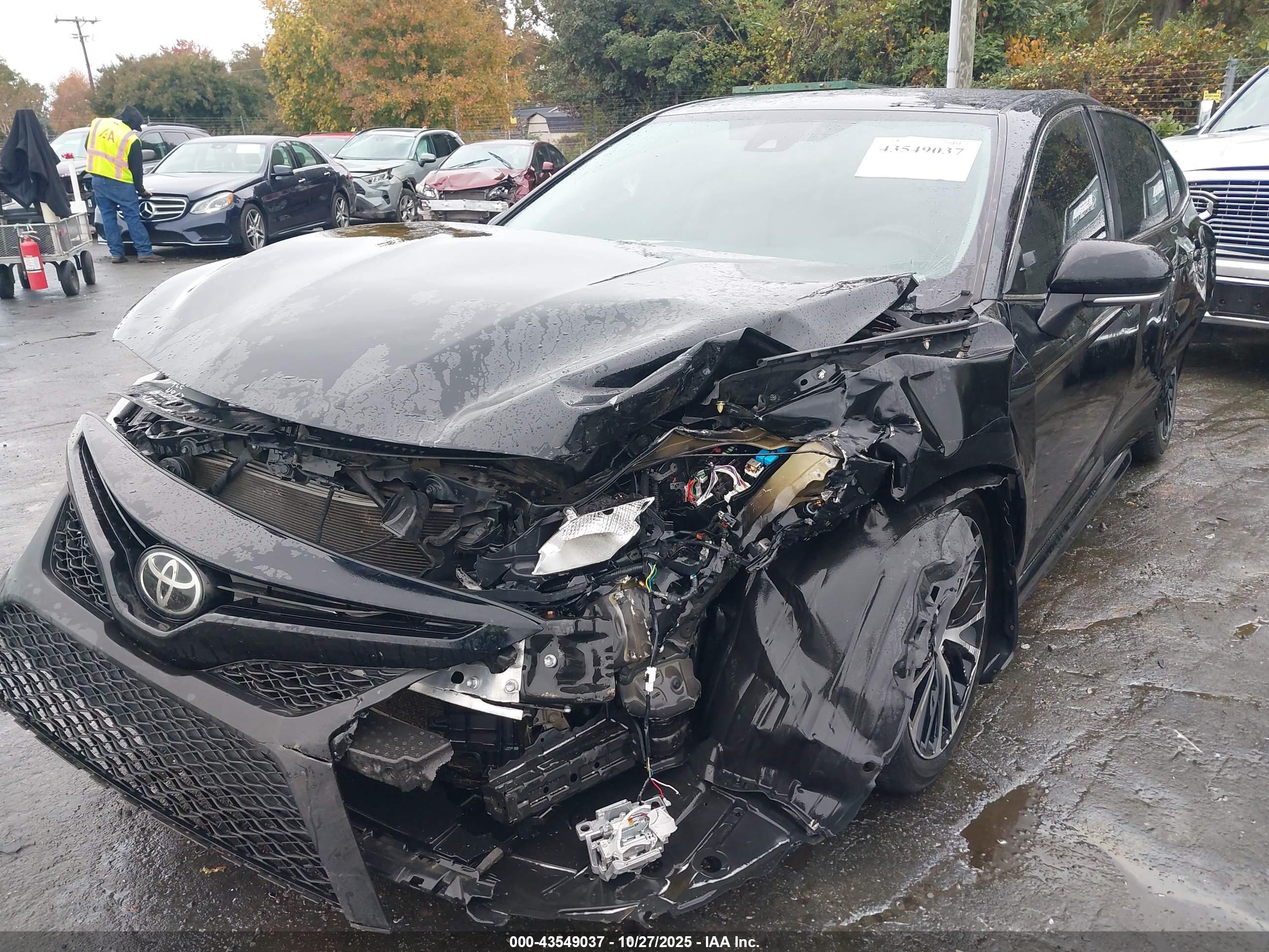 TOYOTA CAMRY image 2