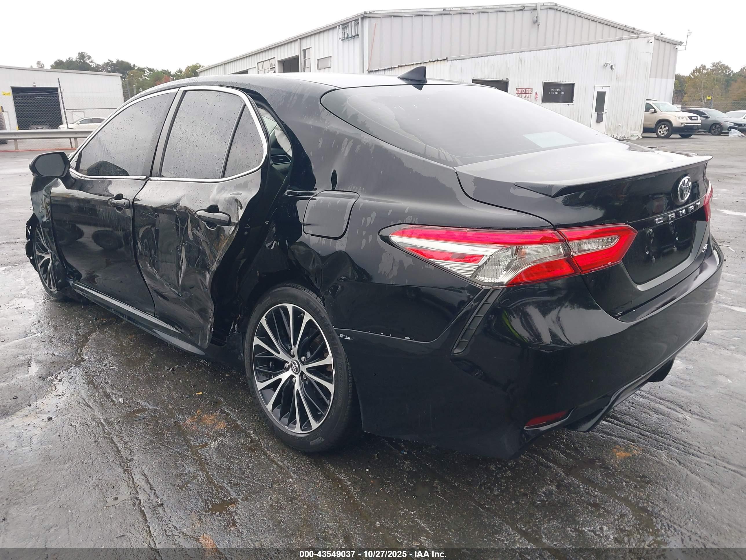 TOYOTA CAMRY image 3