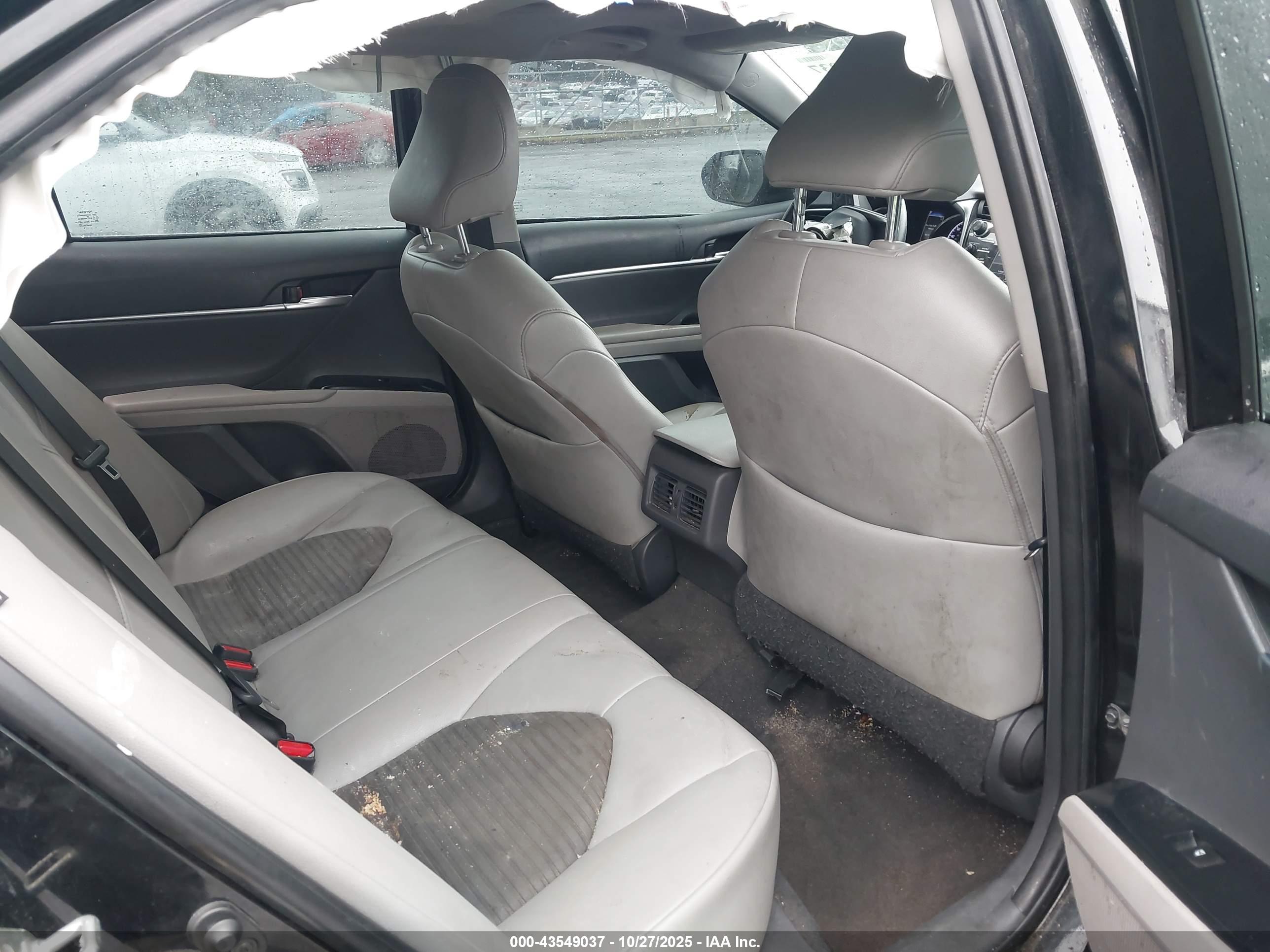 TOYOTA CAMRY image 8