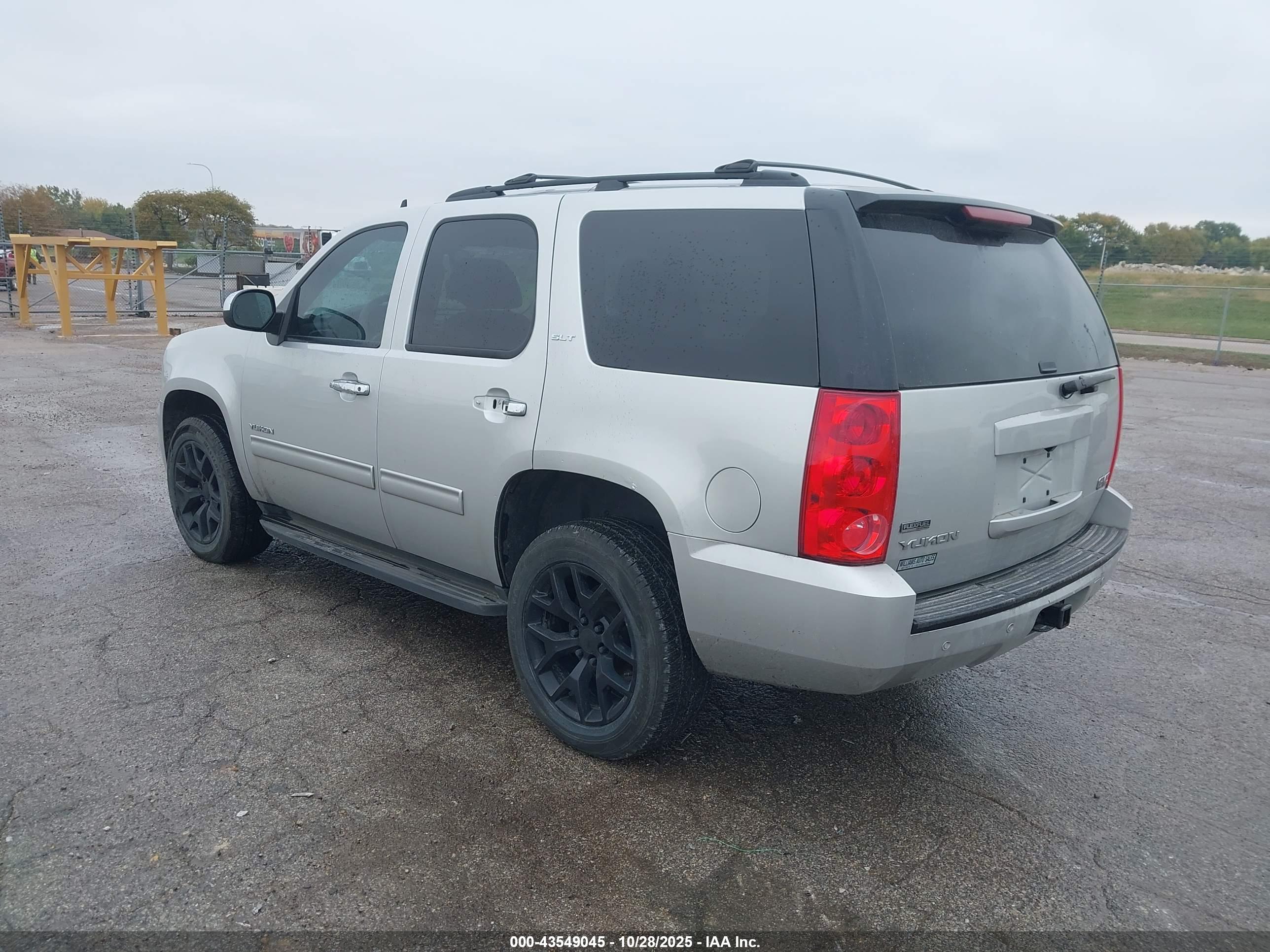 GMC YUKON image 3