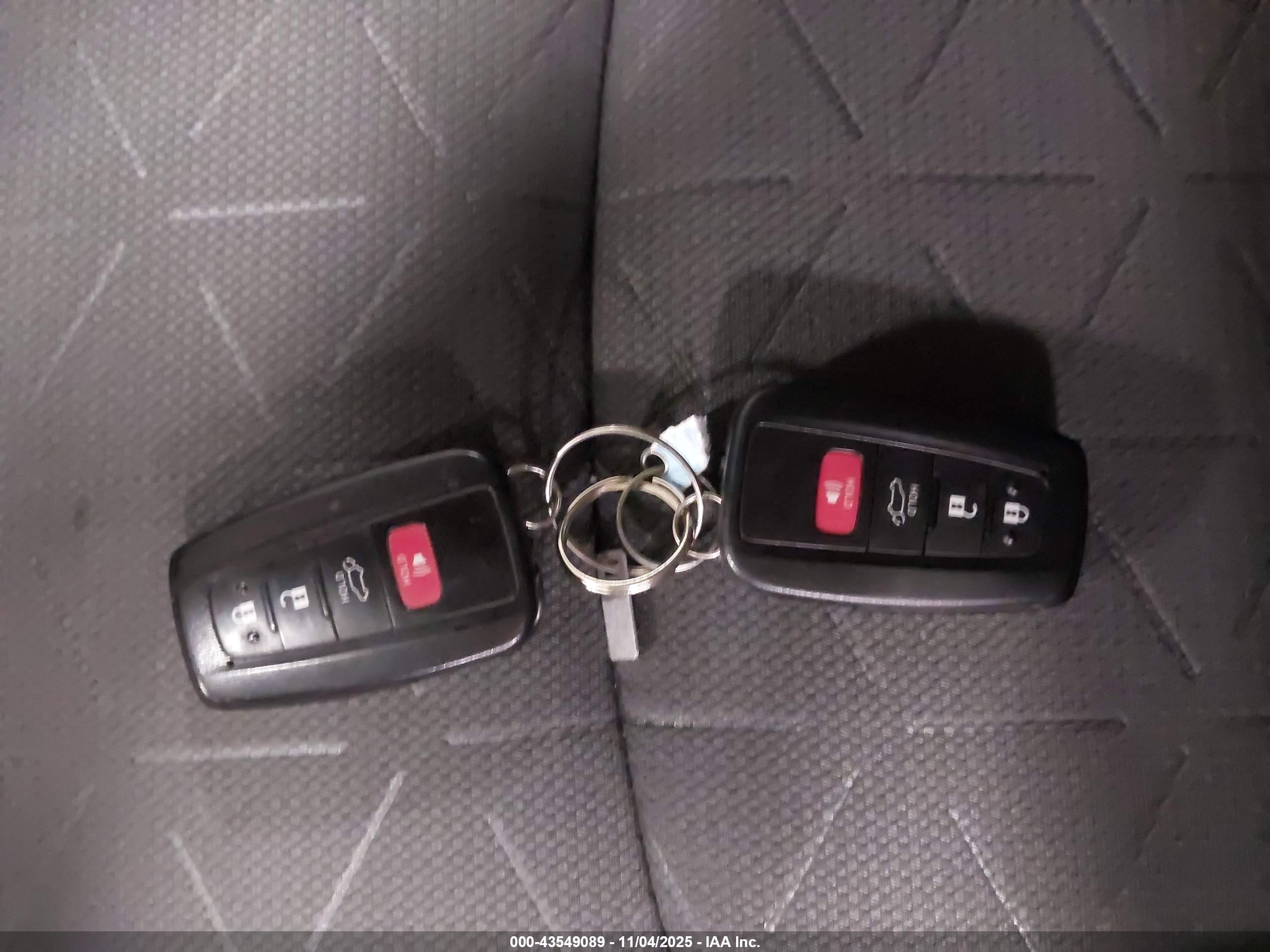 TOYOTA RAV4 image 11