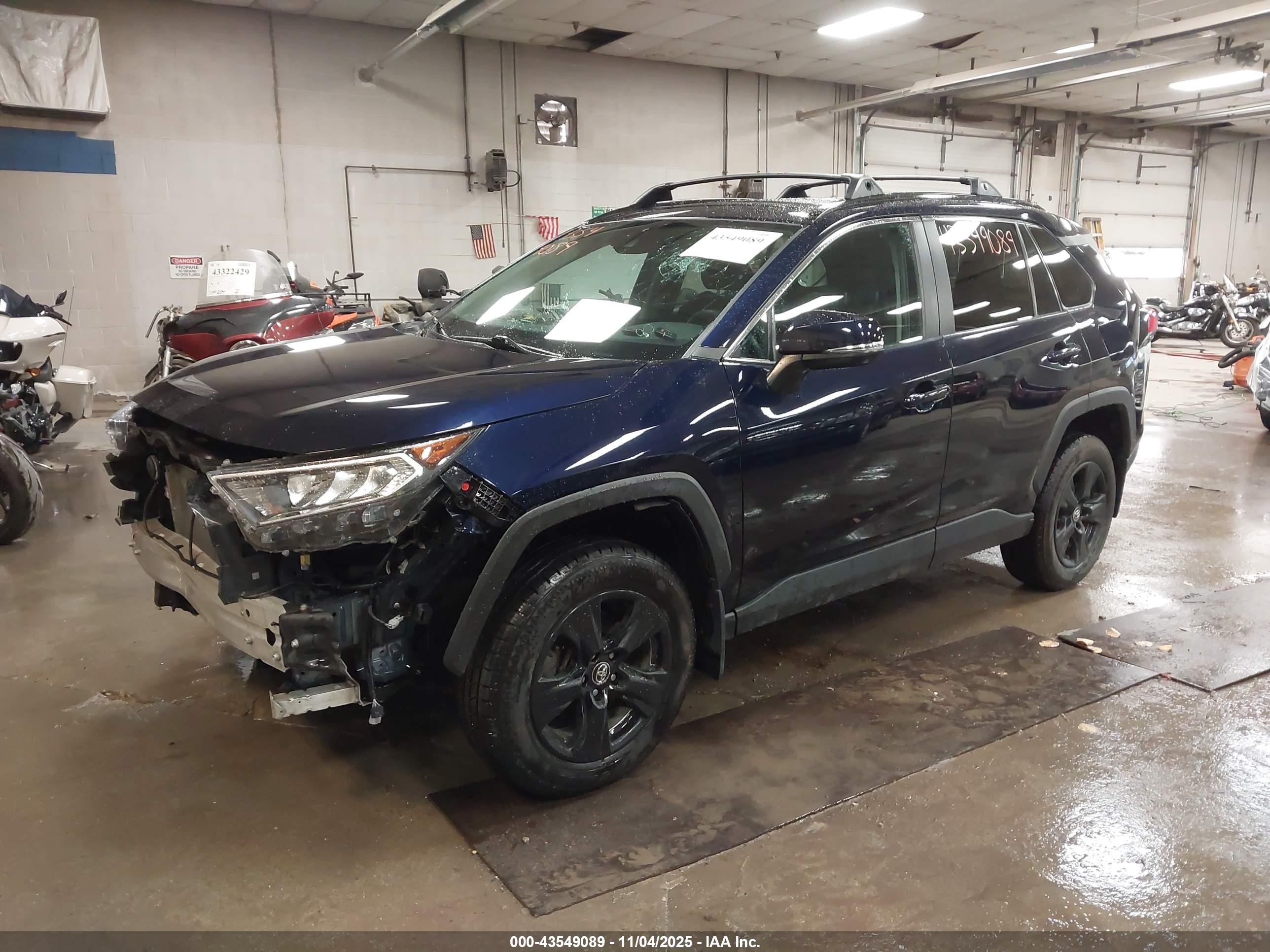 TOYOTA RAV4 image 2
