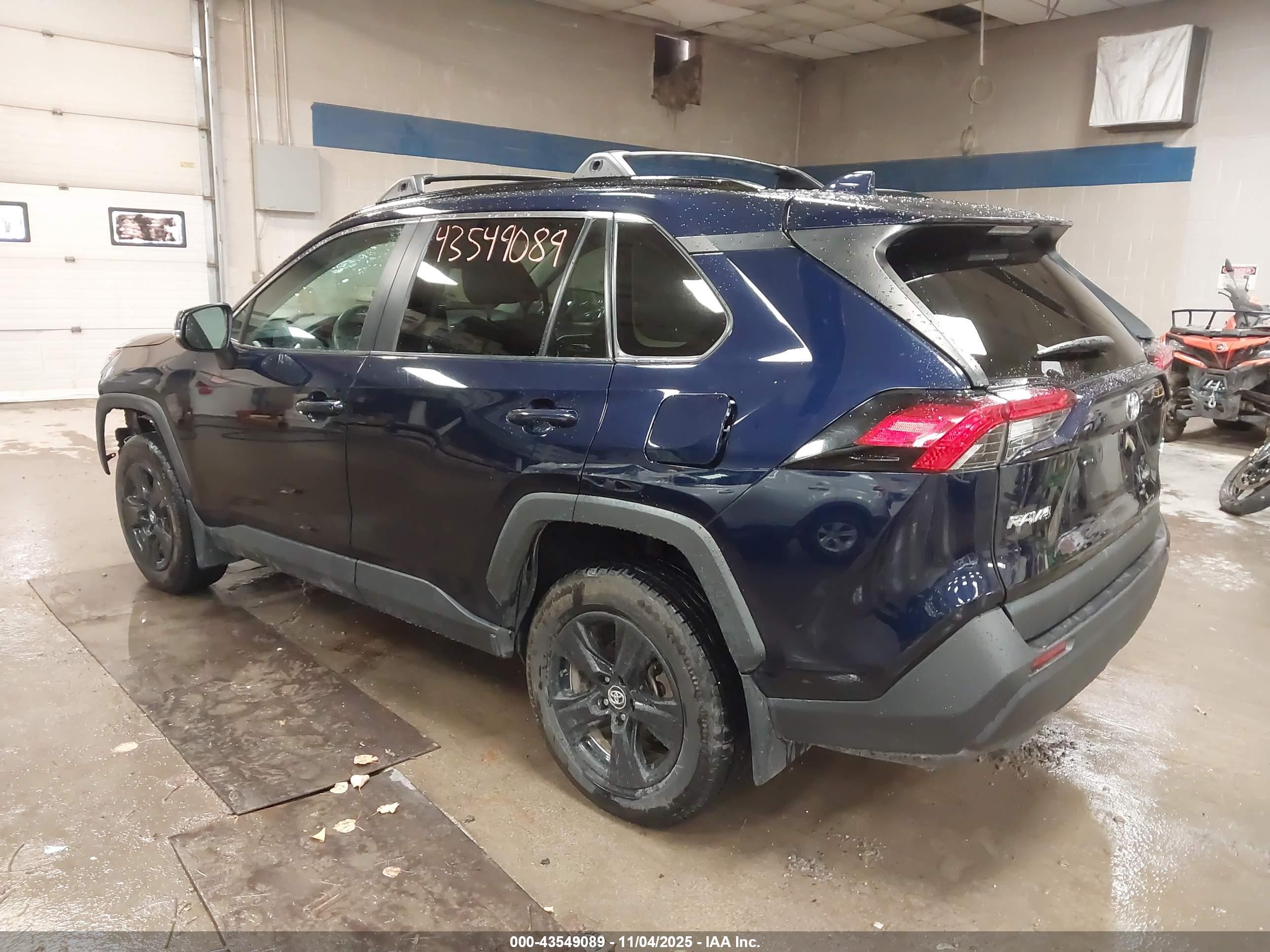 TOYOTA RAV4 image 3