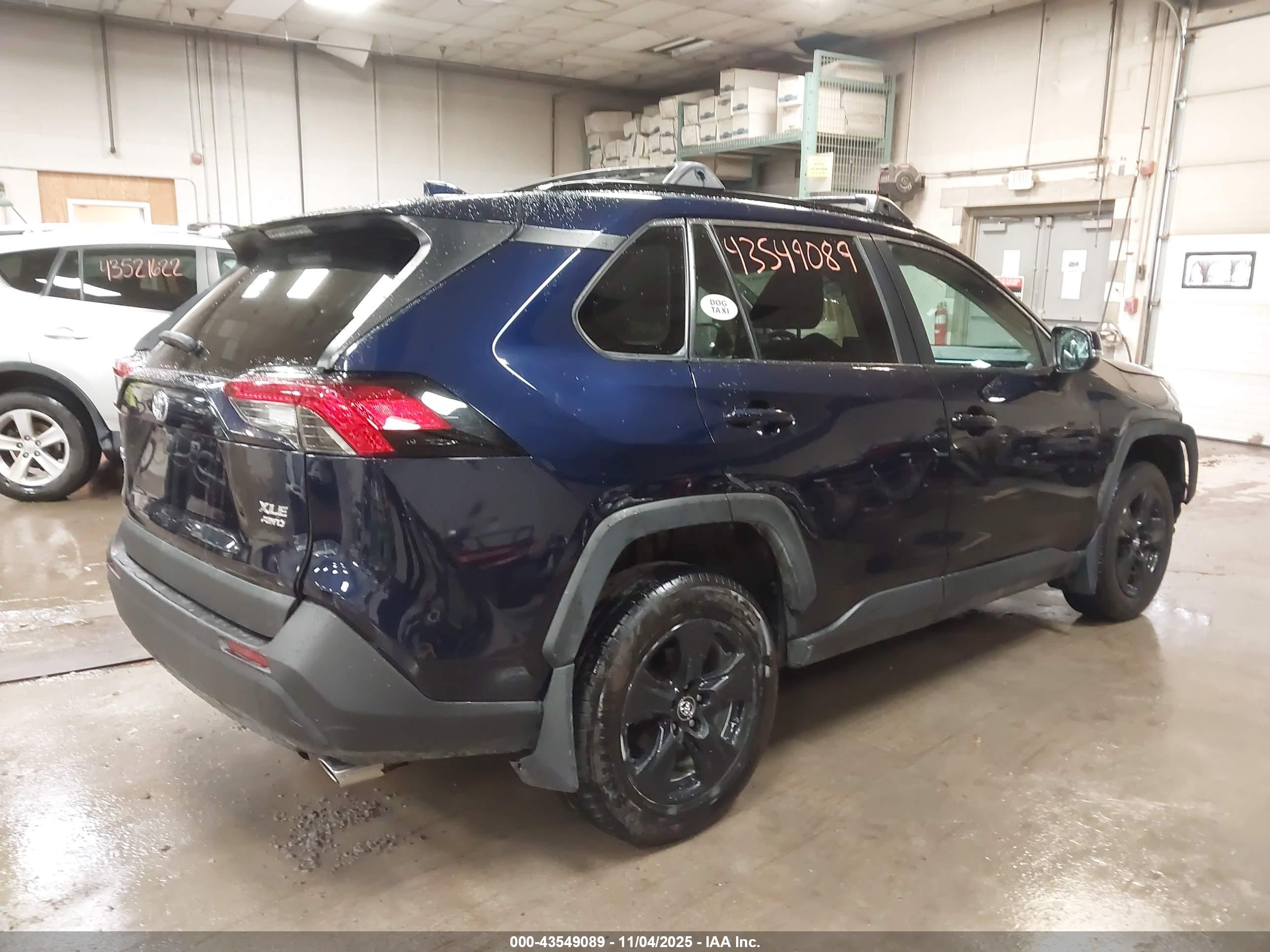 TOYOTA RAV4 image 4