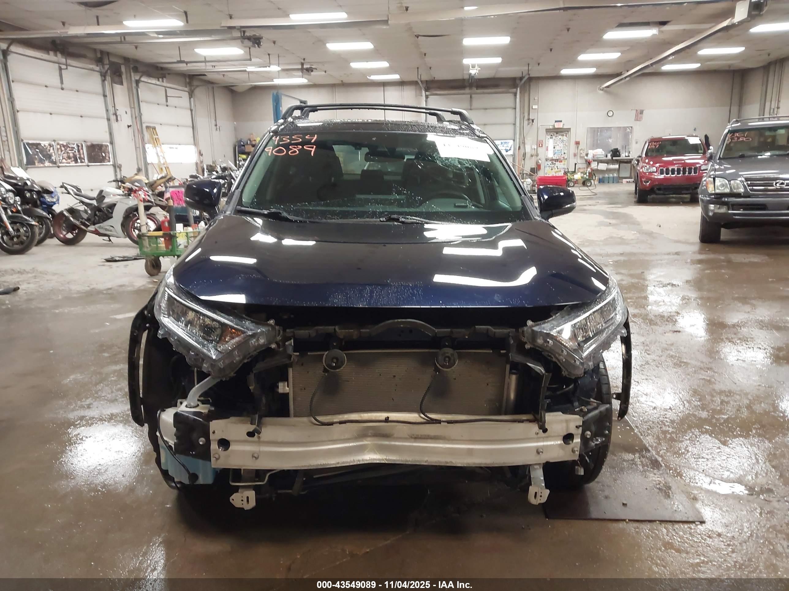 TOYOTA RAV4 image 6