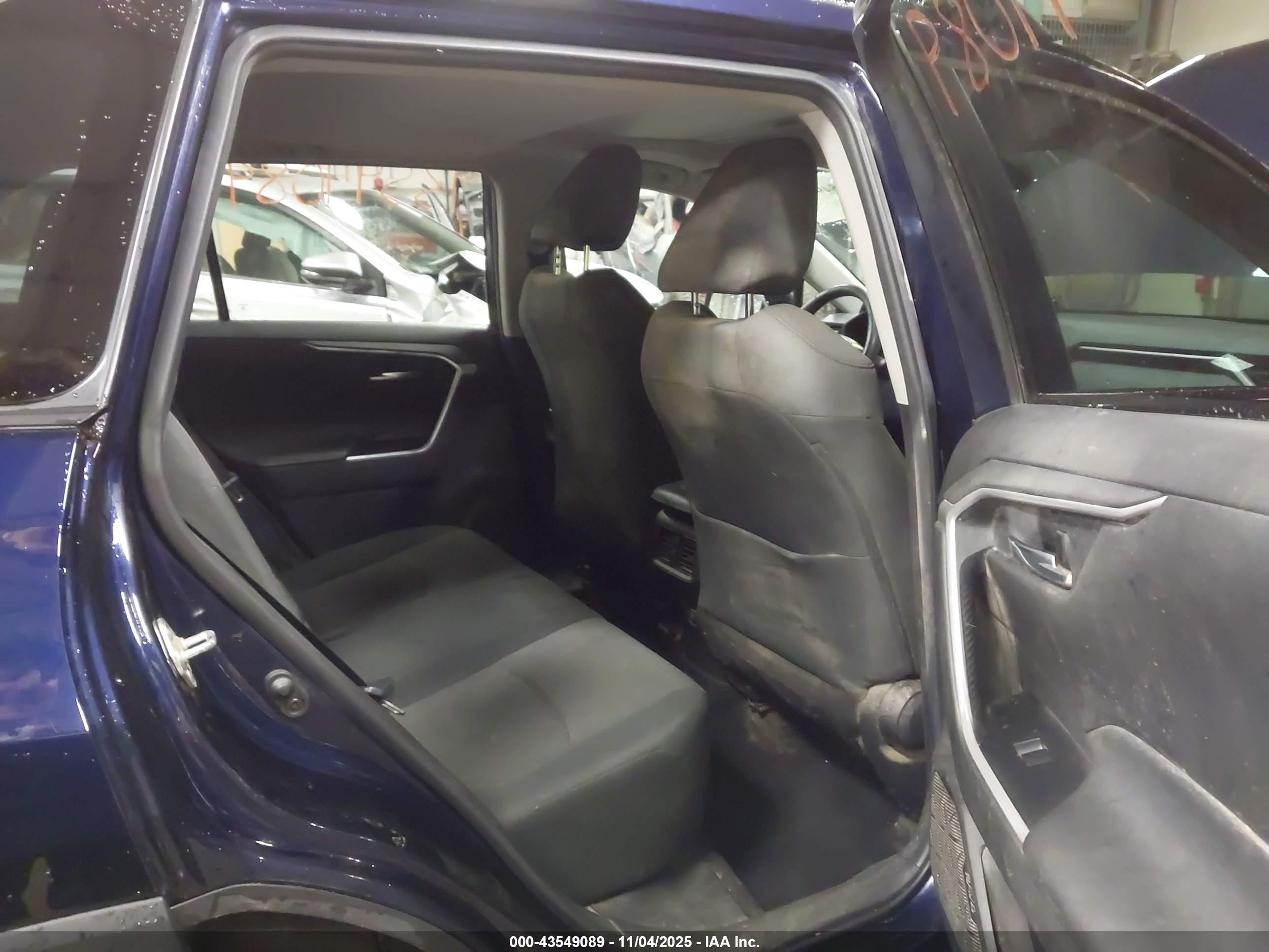 TOYOTA RAV4 image 8