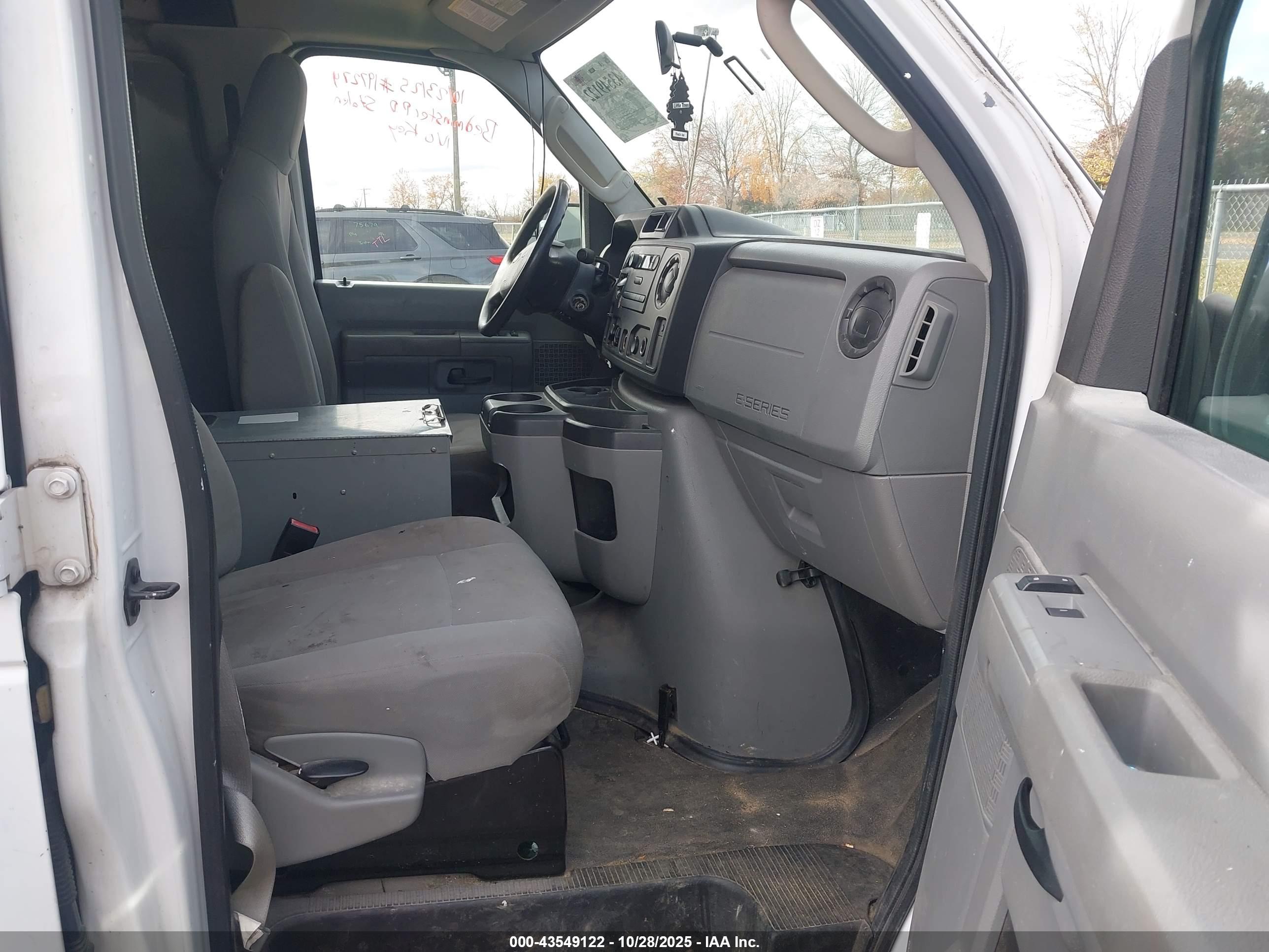 FORD E-250 image 5