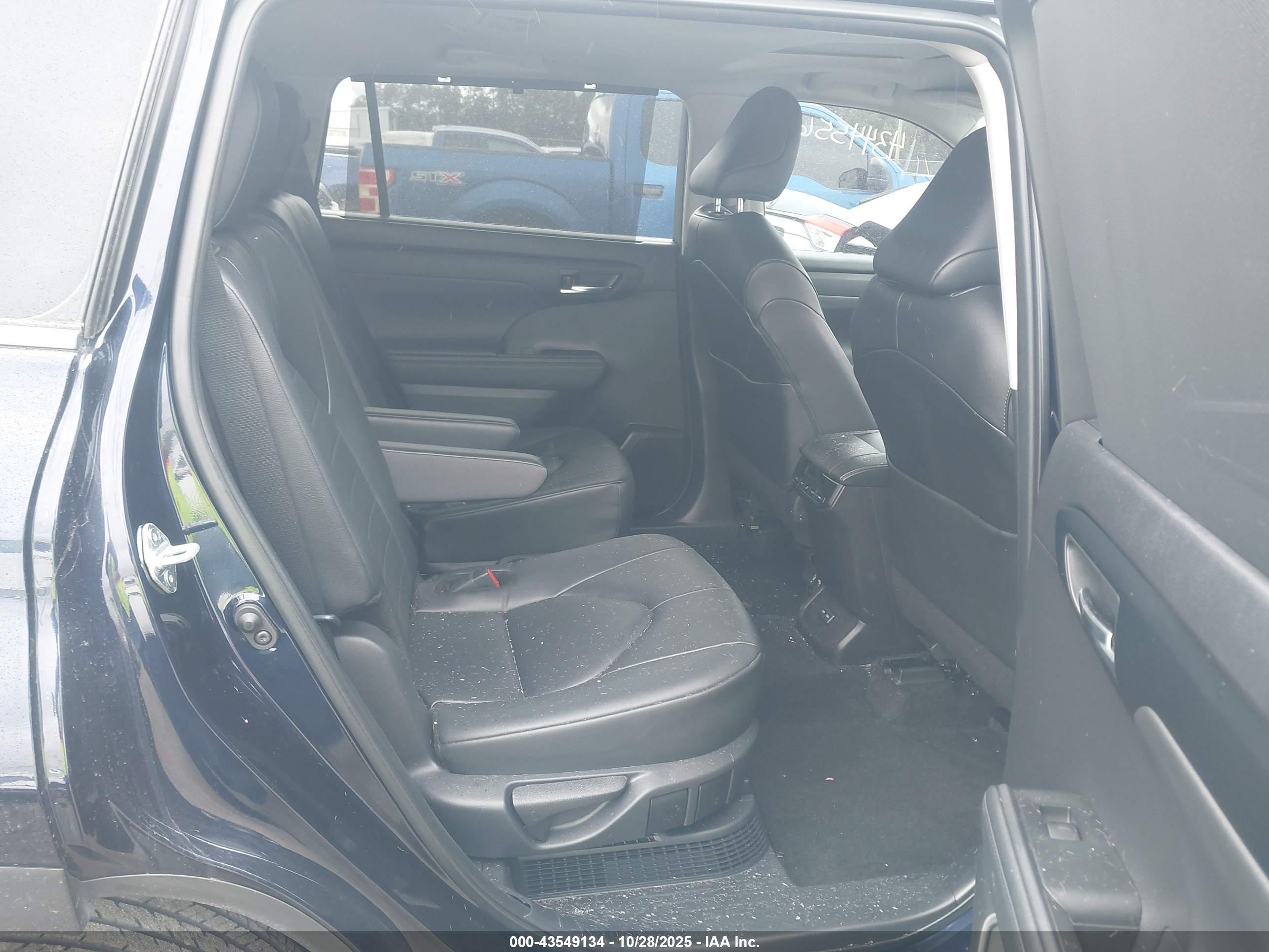 TOYOTA HIGHLANDER image 8