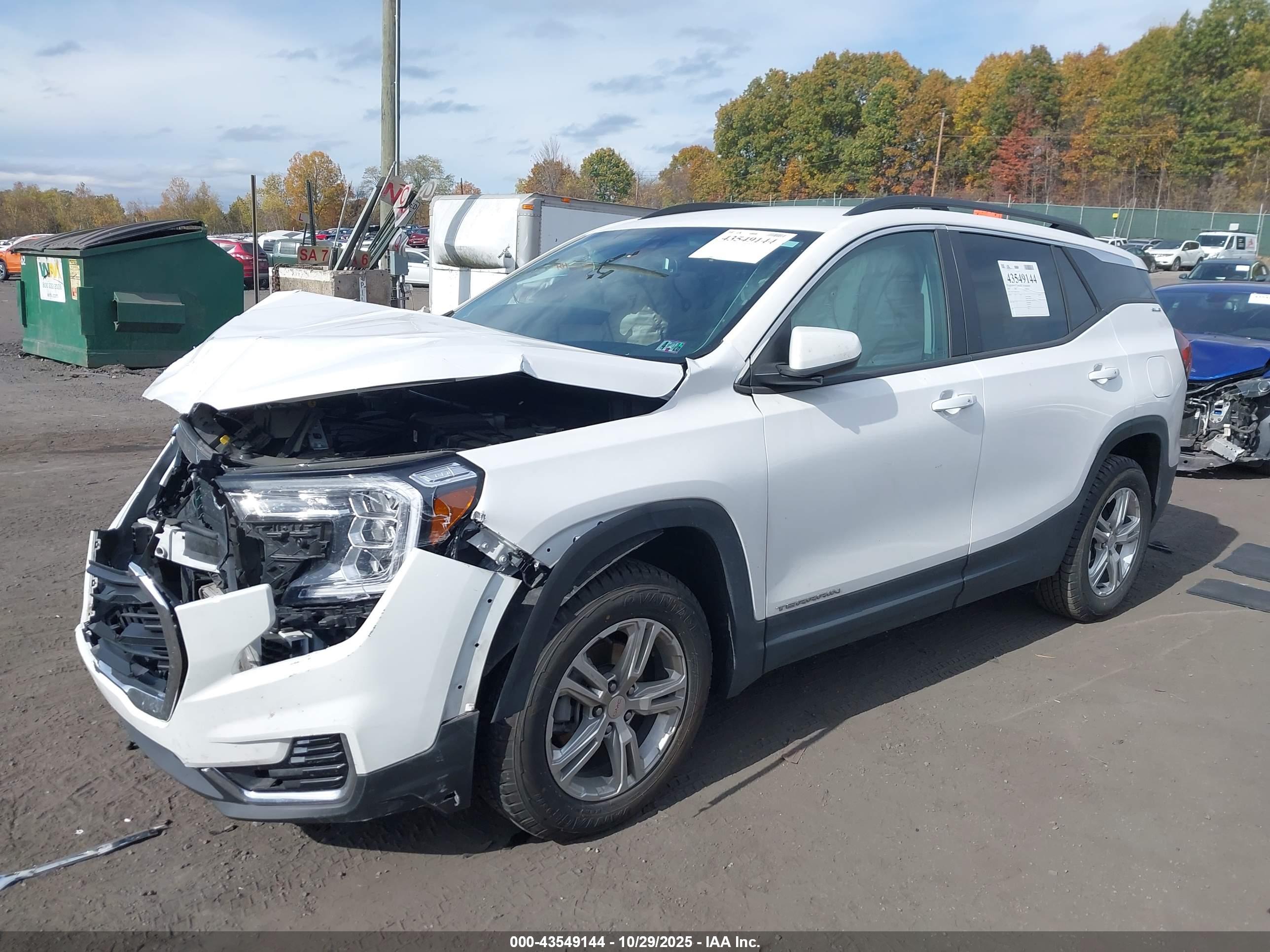 GMC TERRAIN image 2