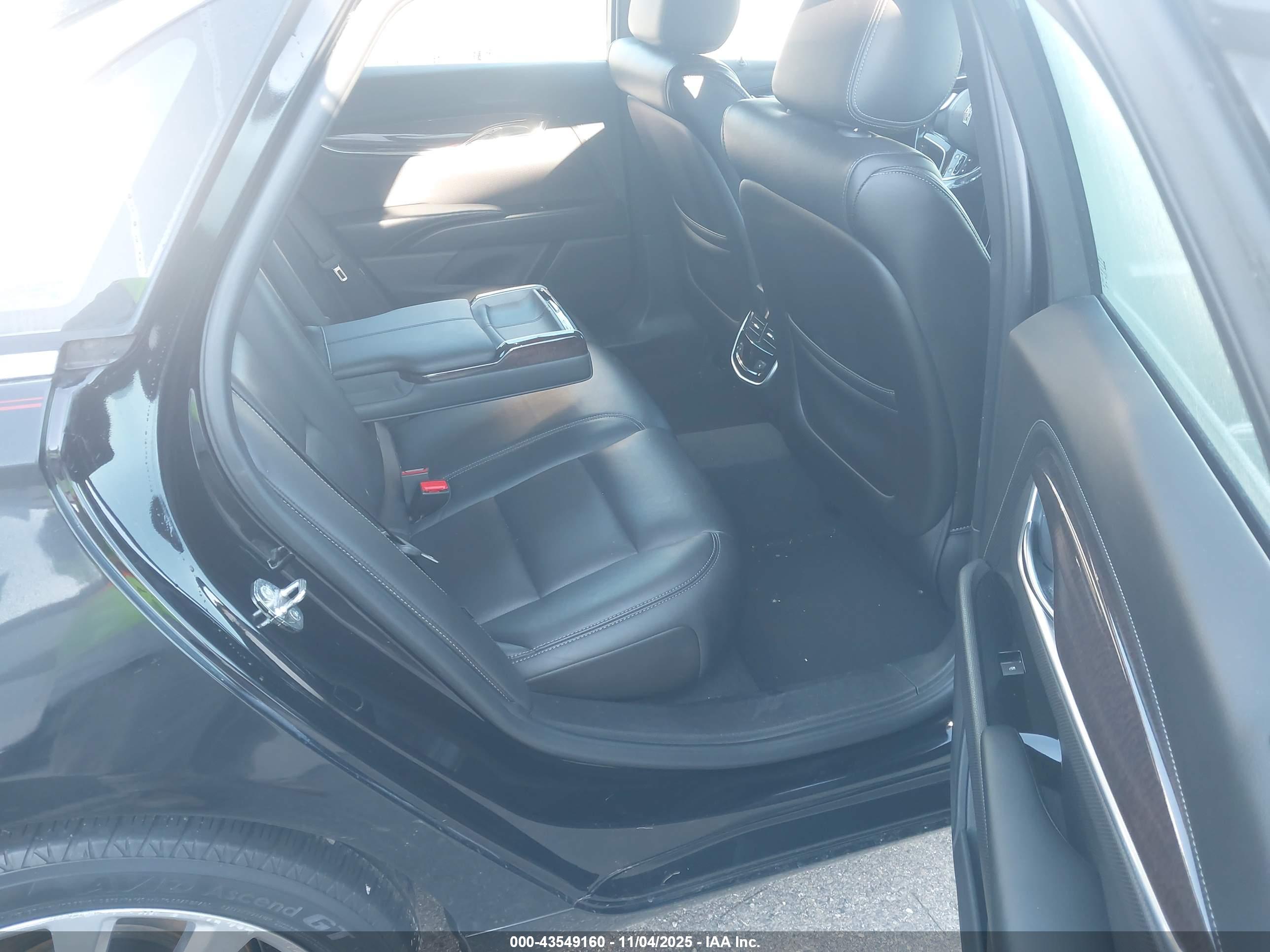 CADILLAC XTS image 8