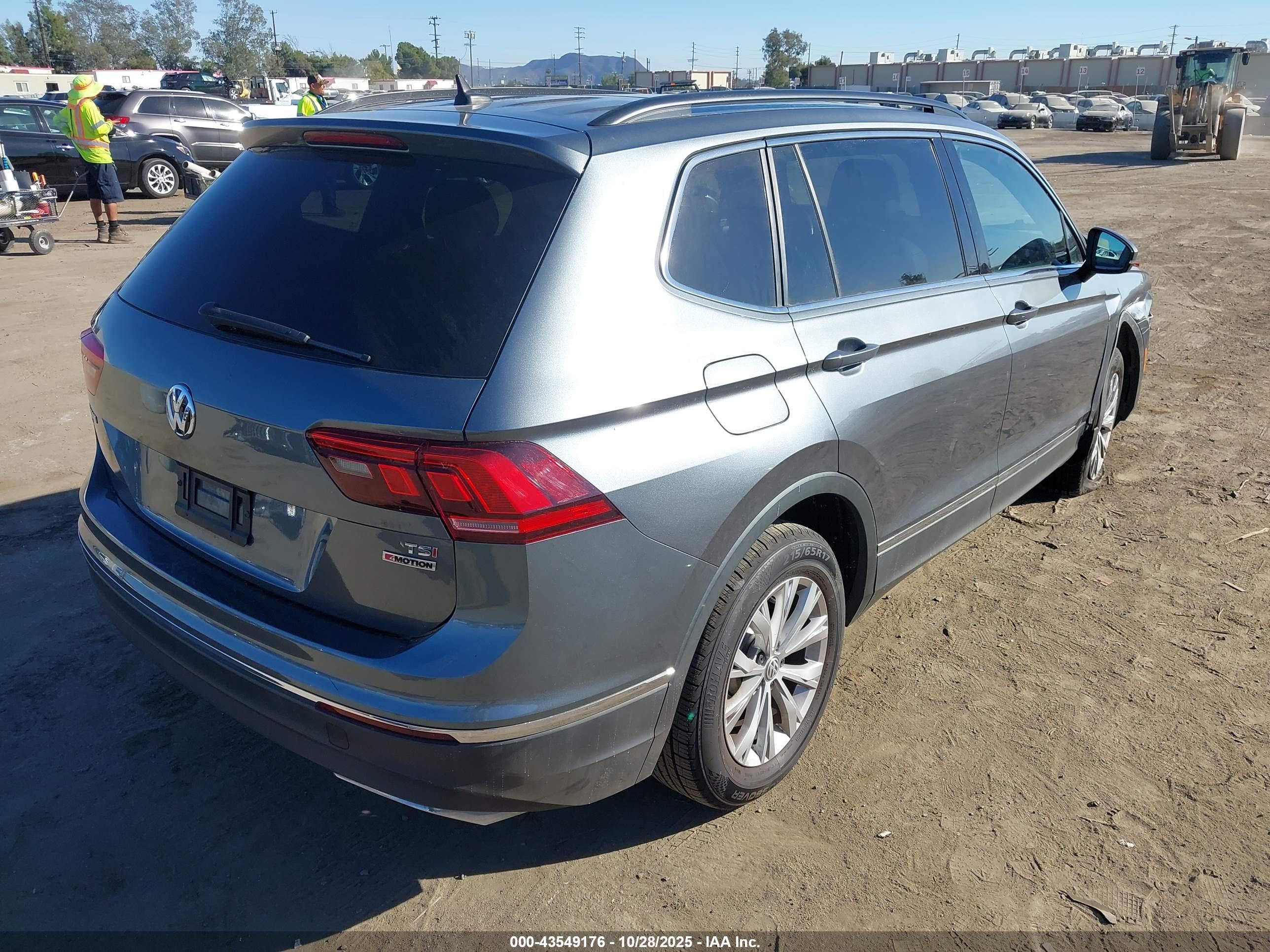 VOLKSWAGEN TIGUAN image 4