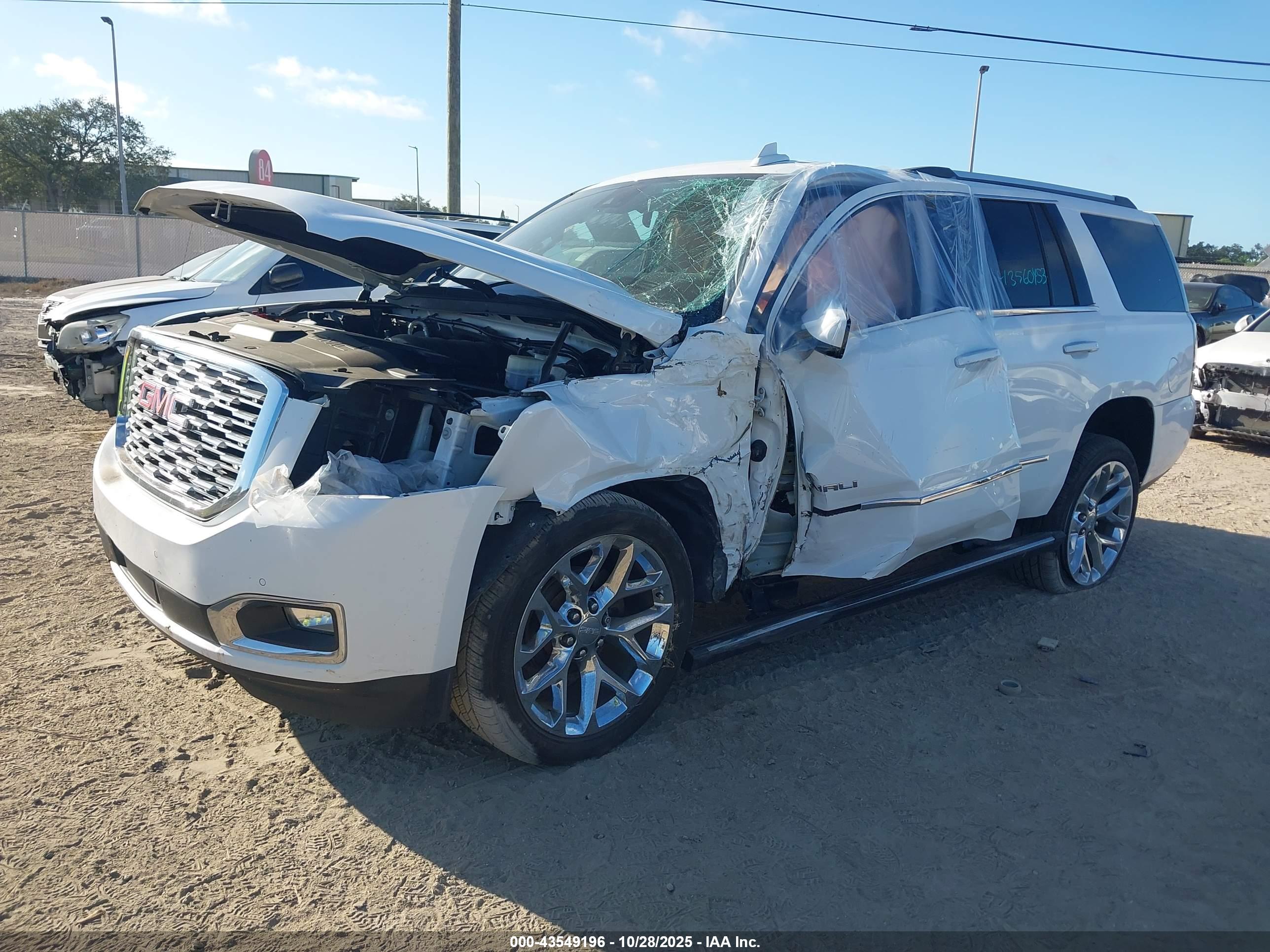 GMC YUKON image 2