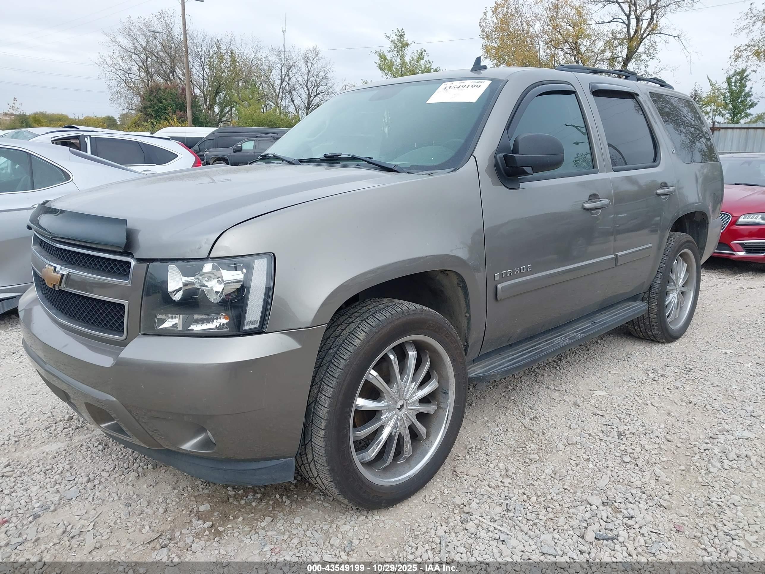 CHEVROLET TAHOE image 2