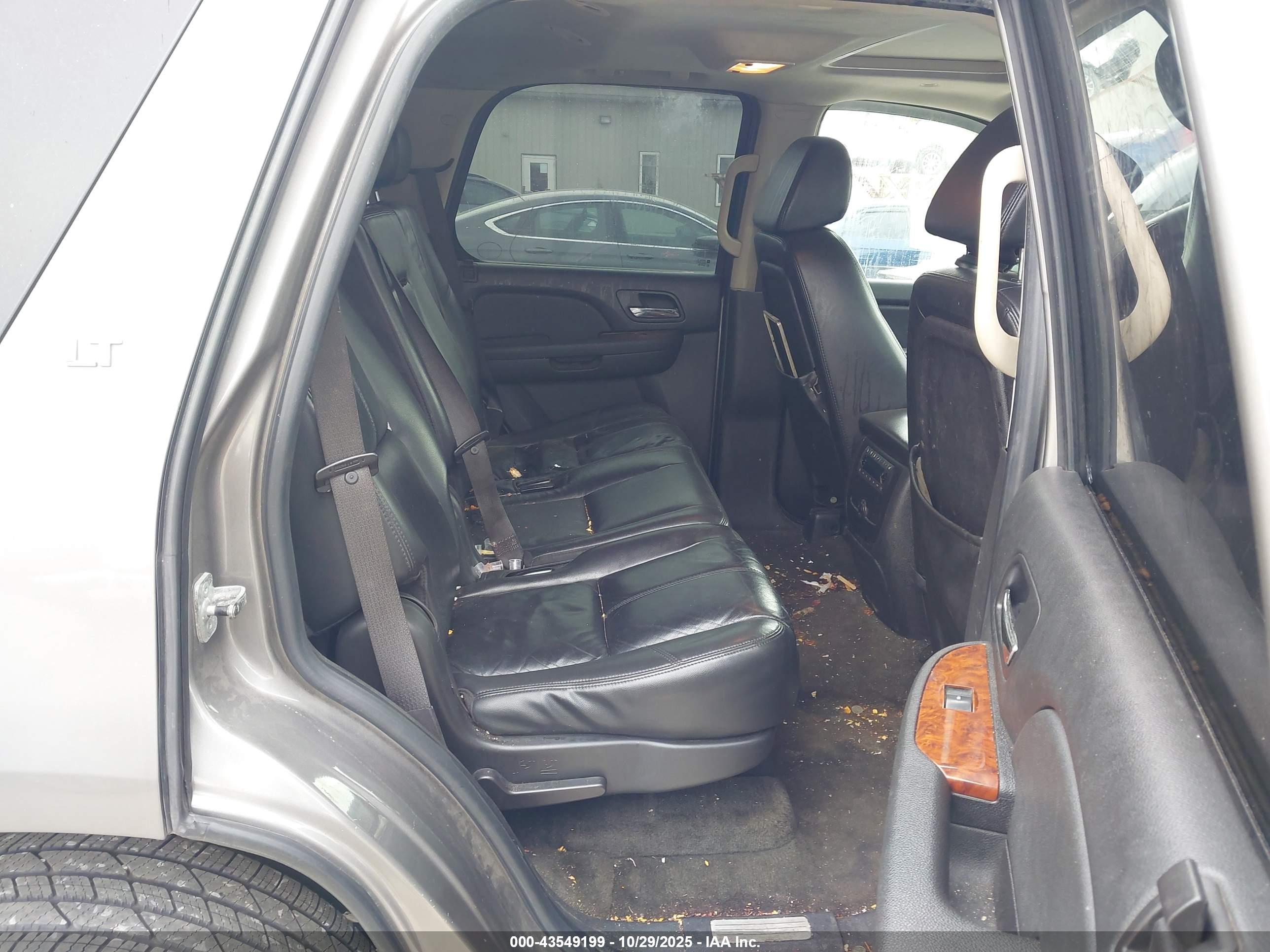 CHEVROLET TAHOE image 8