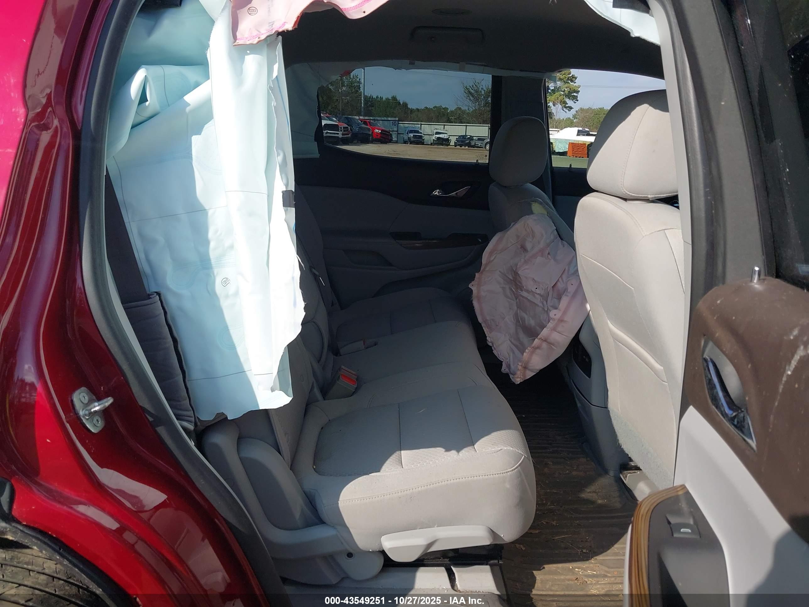 GMC ACADIA image 8