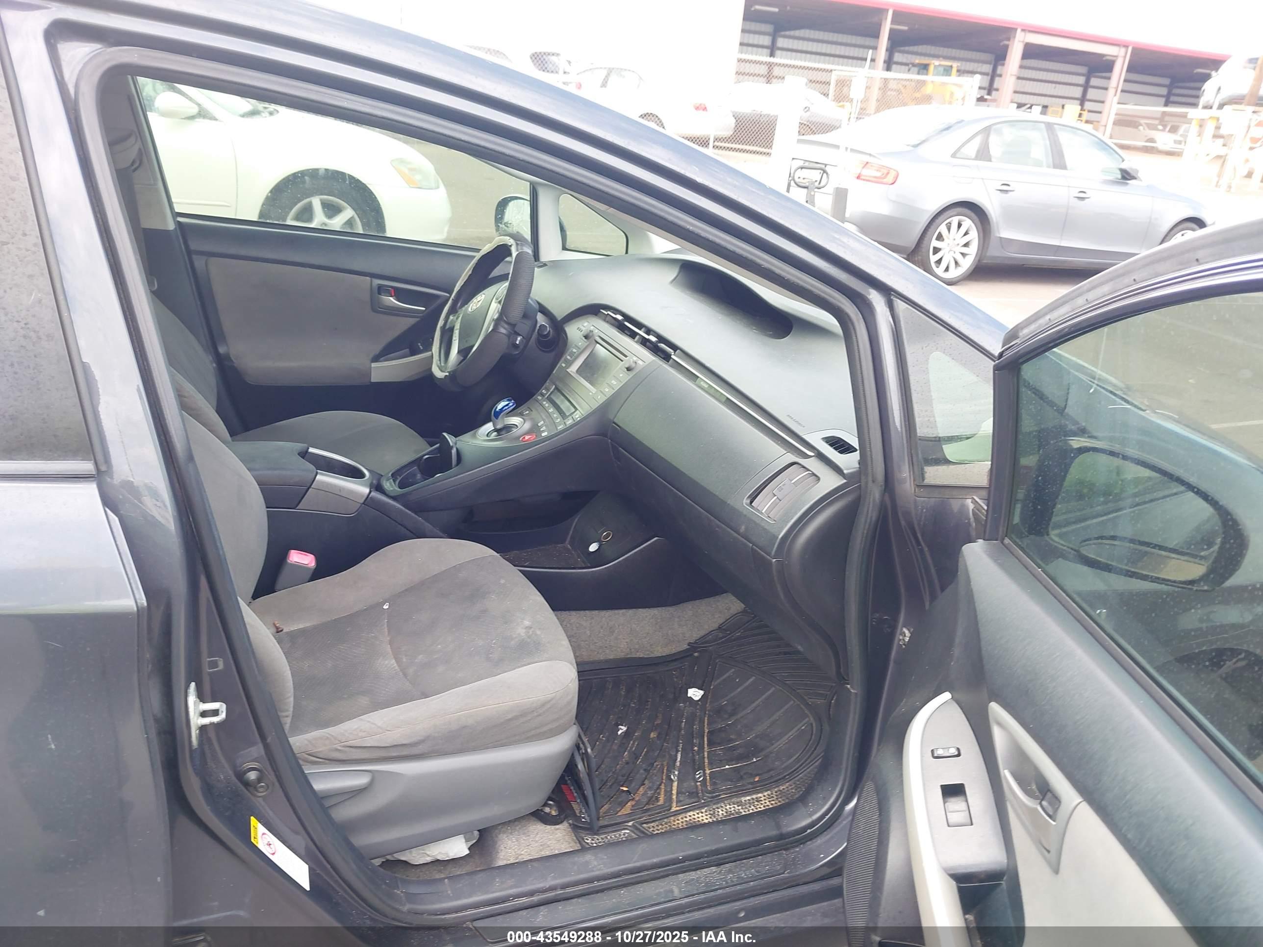 TOYOTA PRIUS image 5