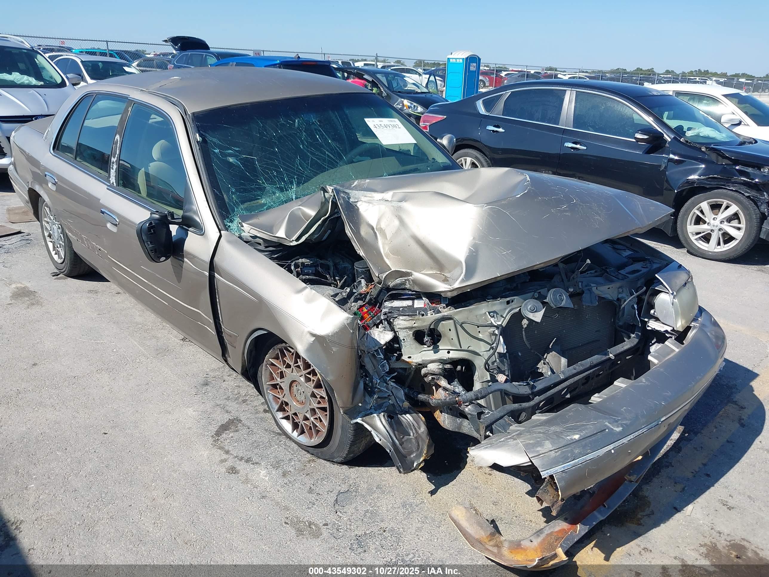 FORD CROWN image 6